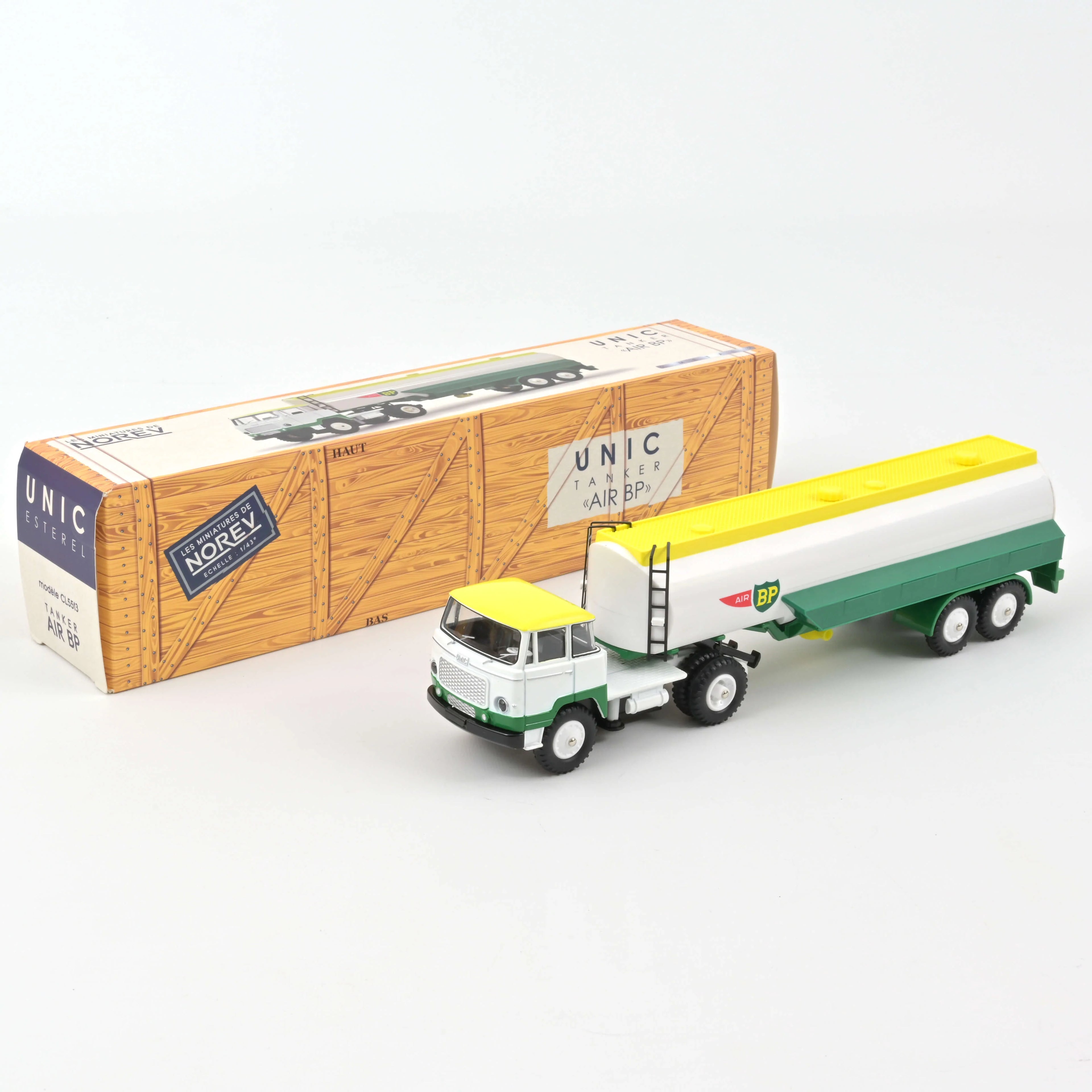 Unic Sattelauflieger Tanker Air BP 1:43