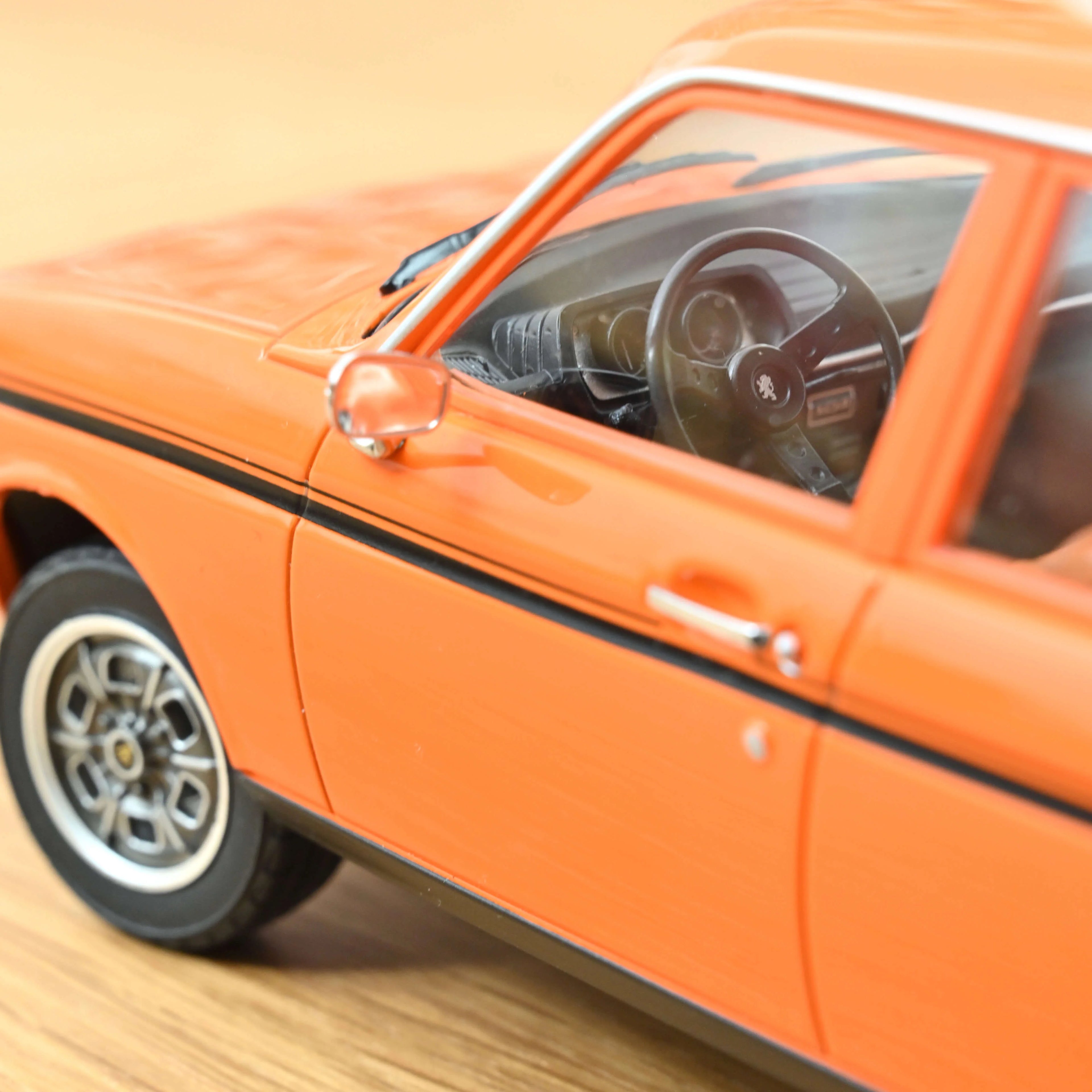 Peugeot 104 SL Sport 1979 Orange 1:18  - 104pcs