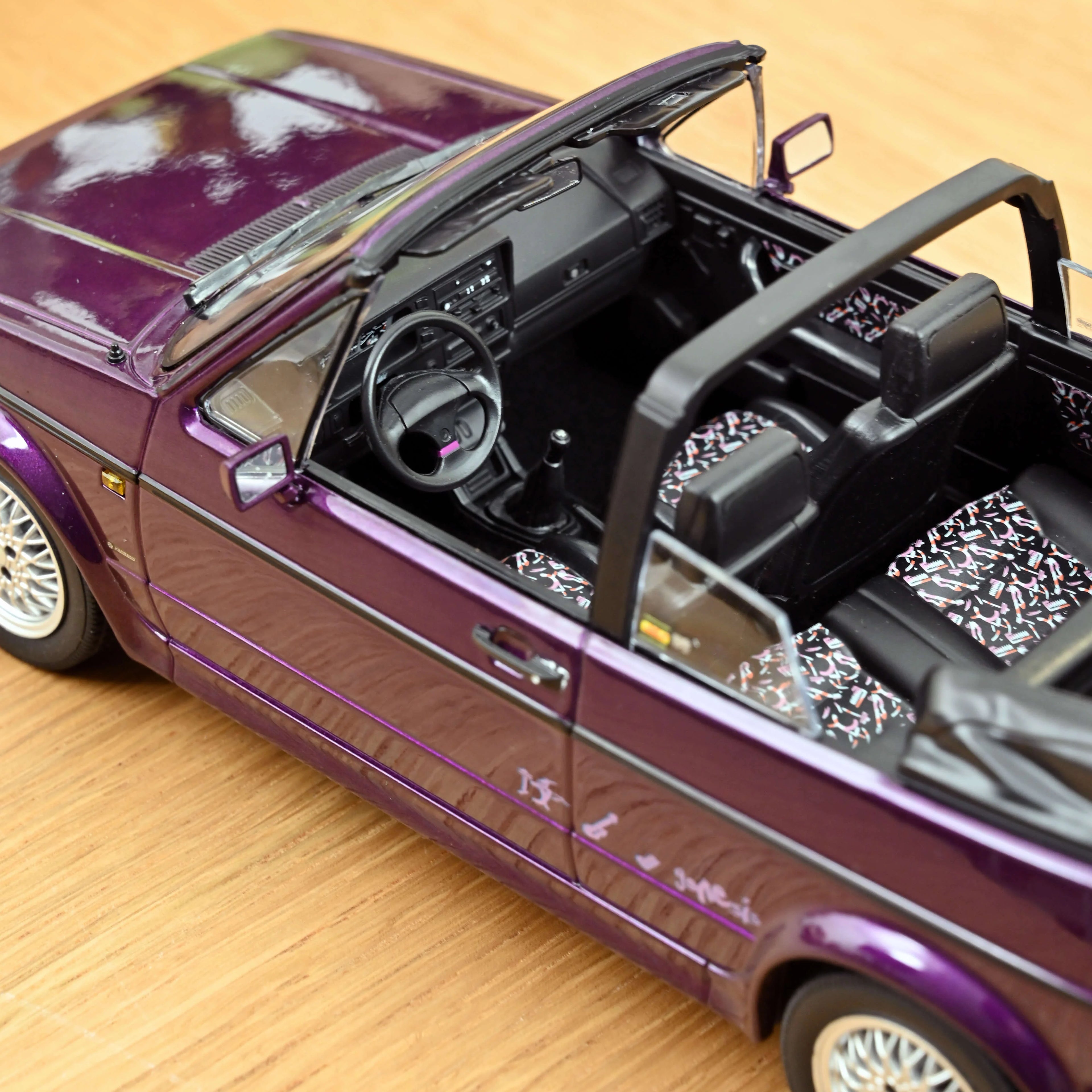 VW Golf Cabriolet 1992 Purple metallic 1:18 - 500pcs