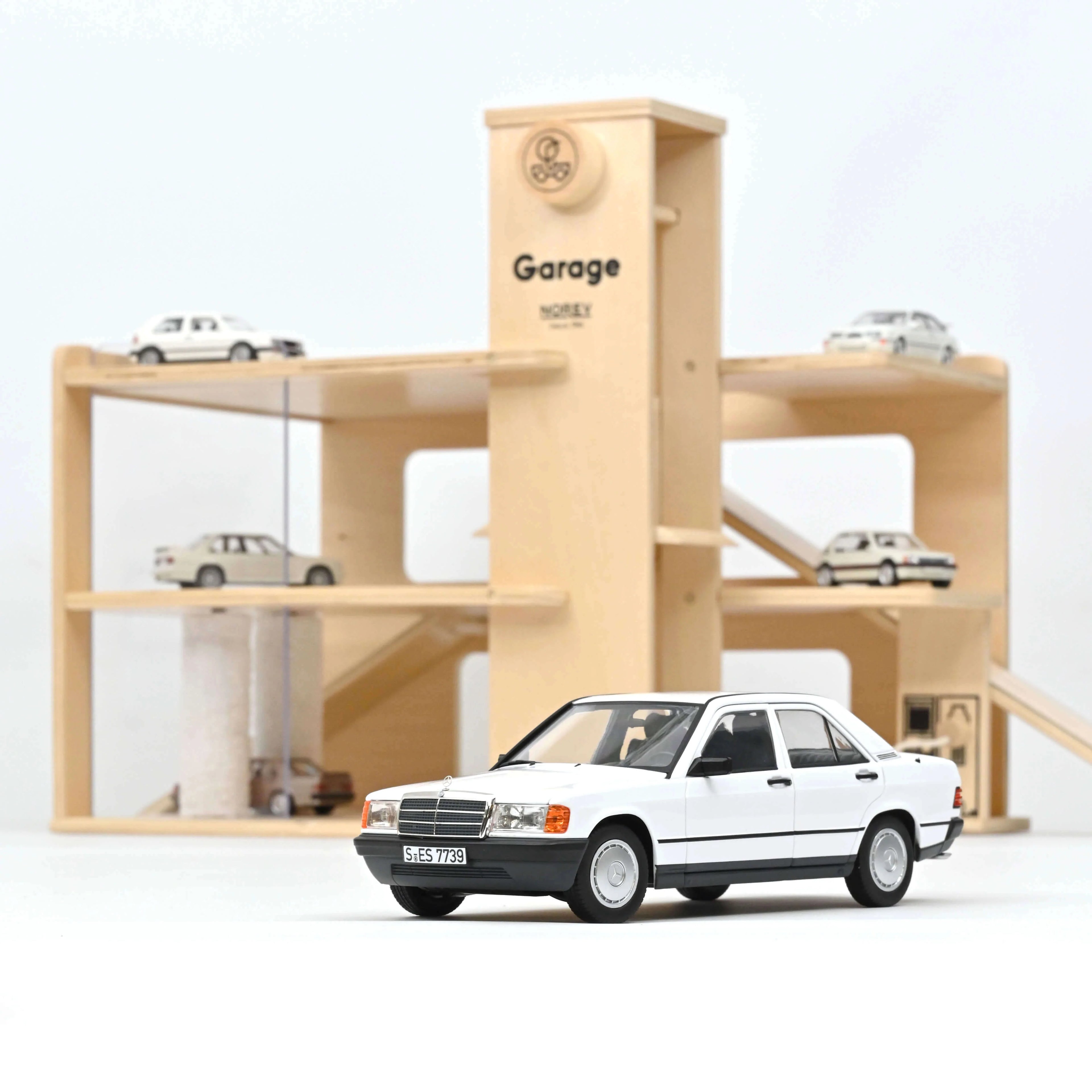 Mercedes-Benz 190 E 1984 White 1:18