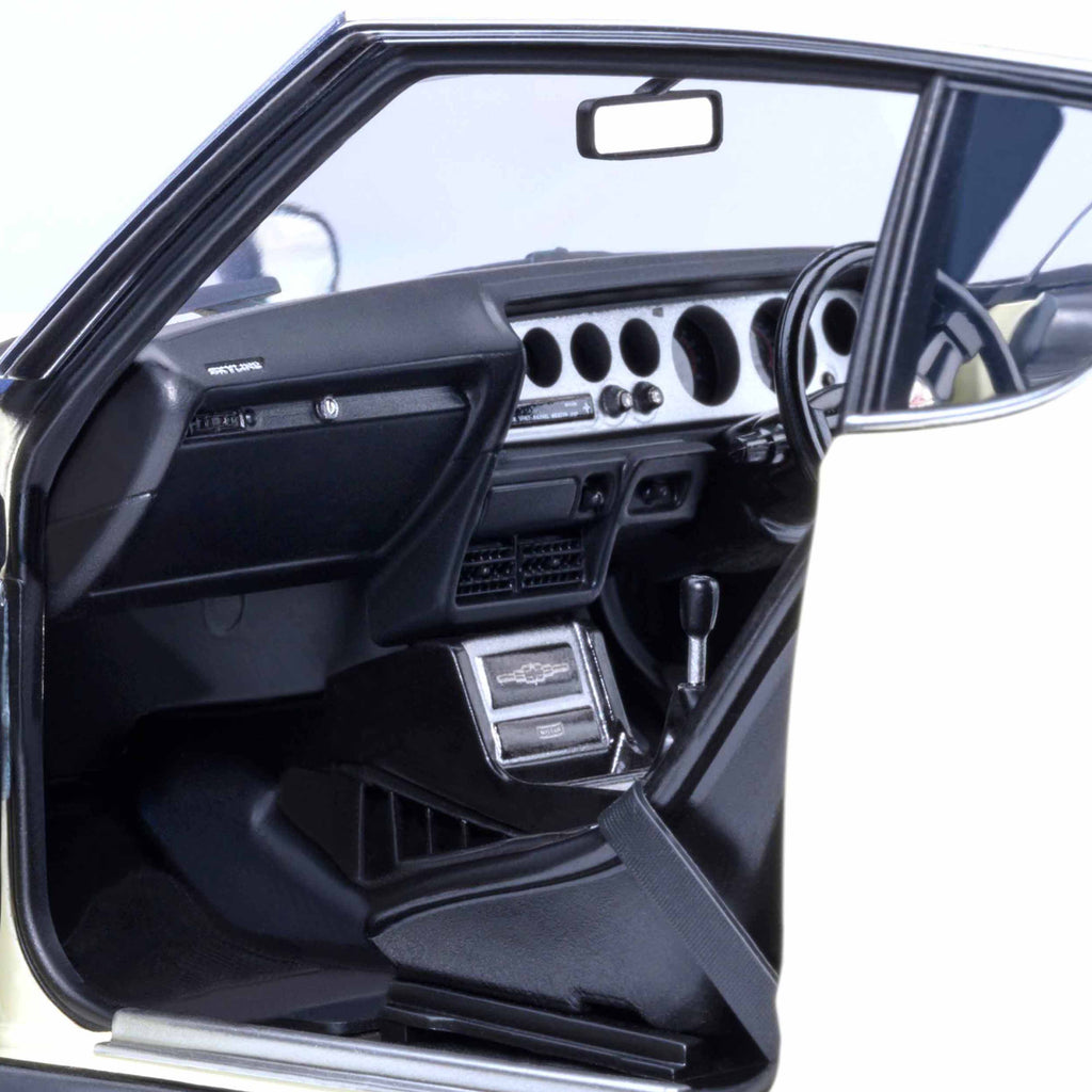 Nissan Skyline 2000 GT-R (KPGC110) Tuned White 1:18