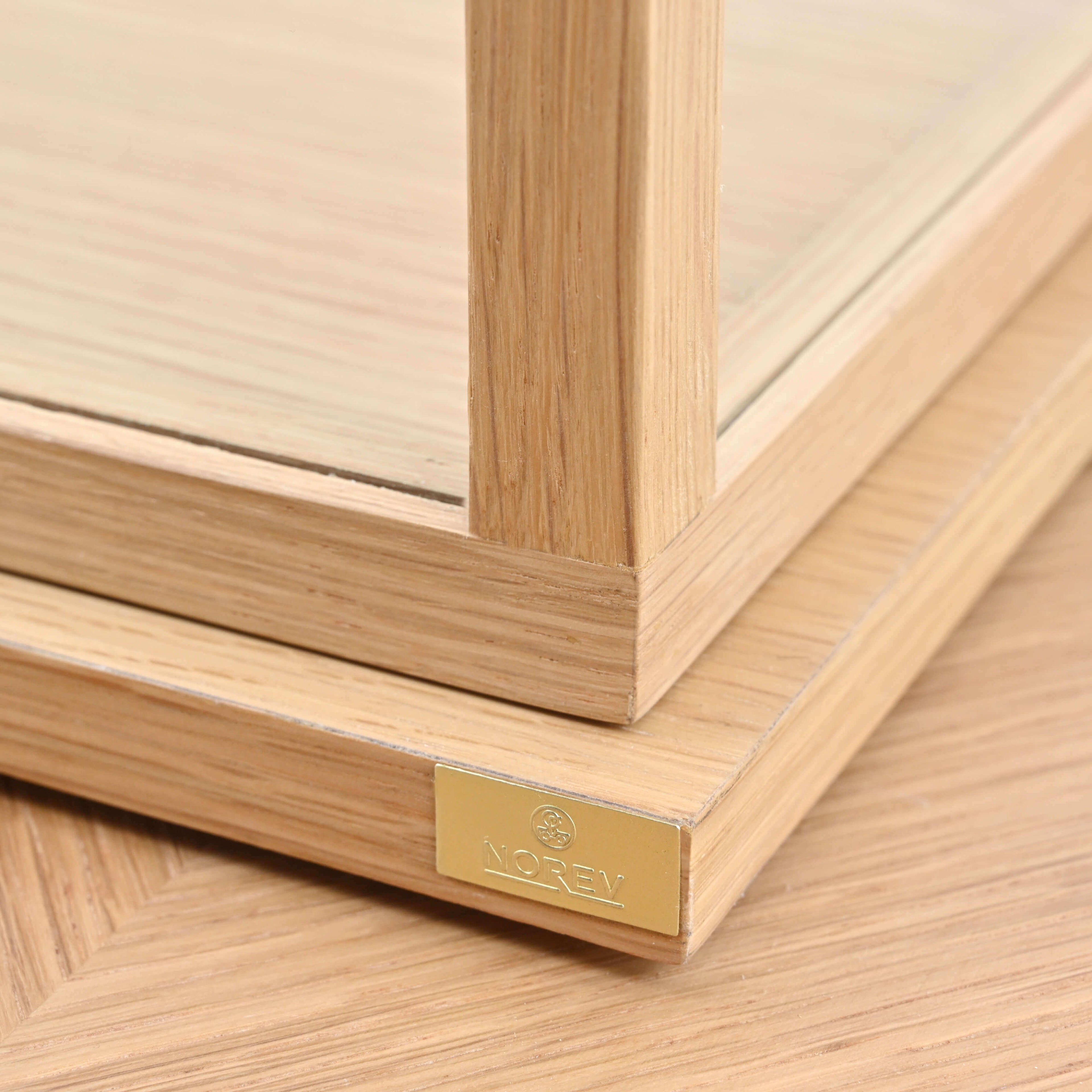 Display Box in Glass and FSC Oak NOREV 1:12