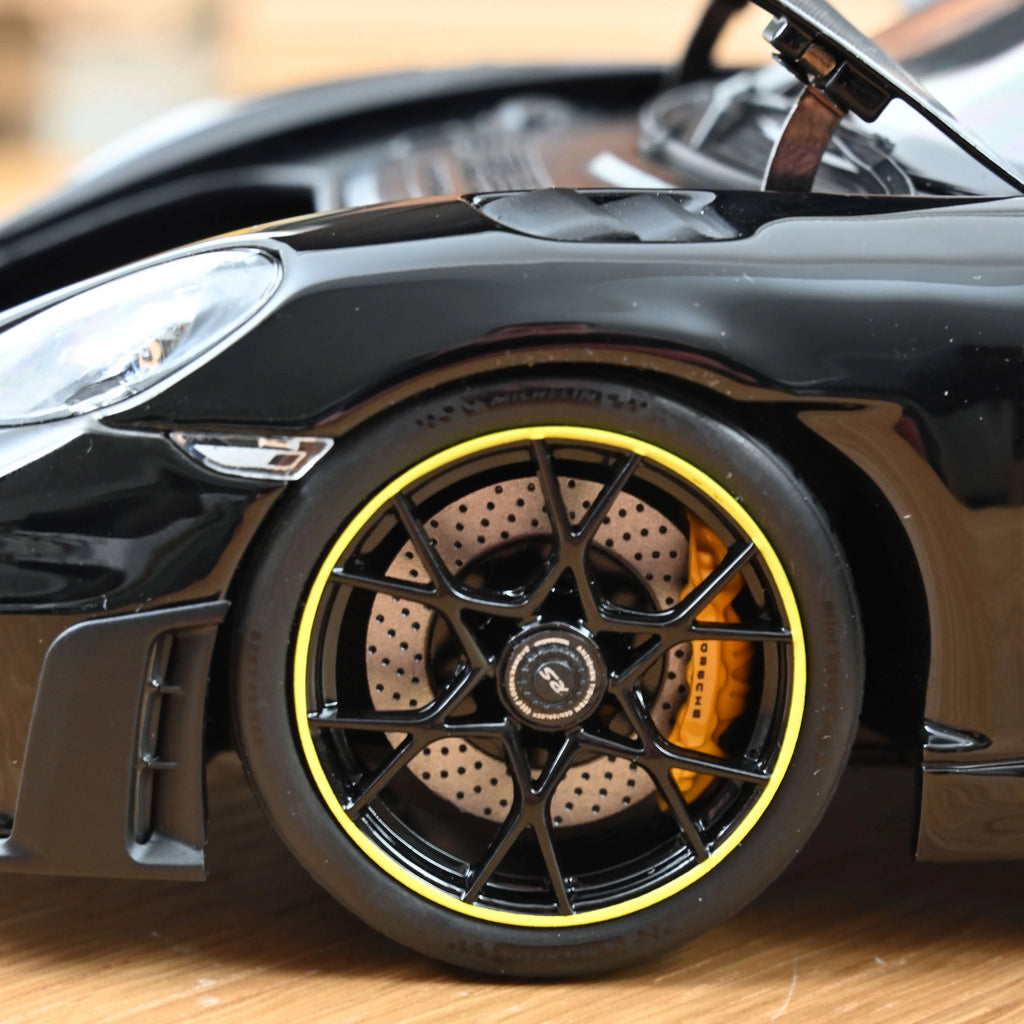 Porsche Cayman GT4 RS w/Weissach Pack 2023 Black 1:18 - 300pcs
