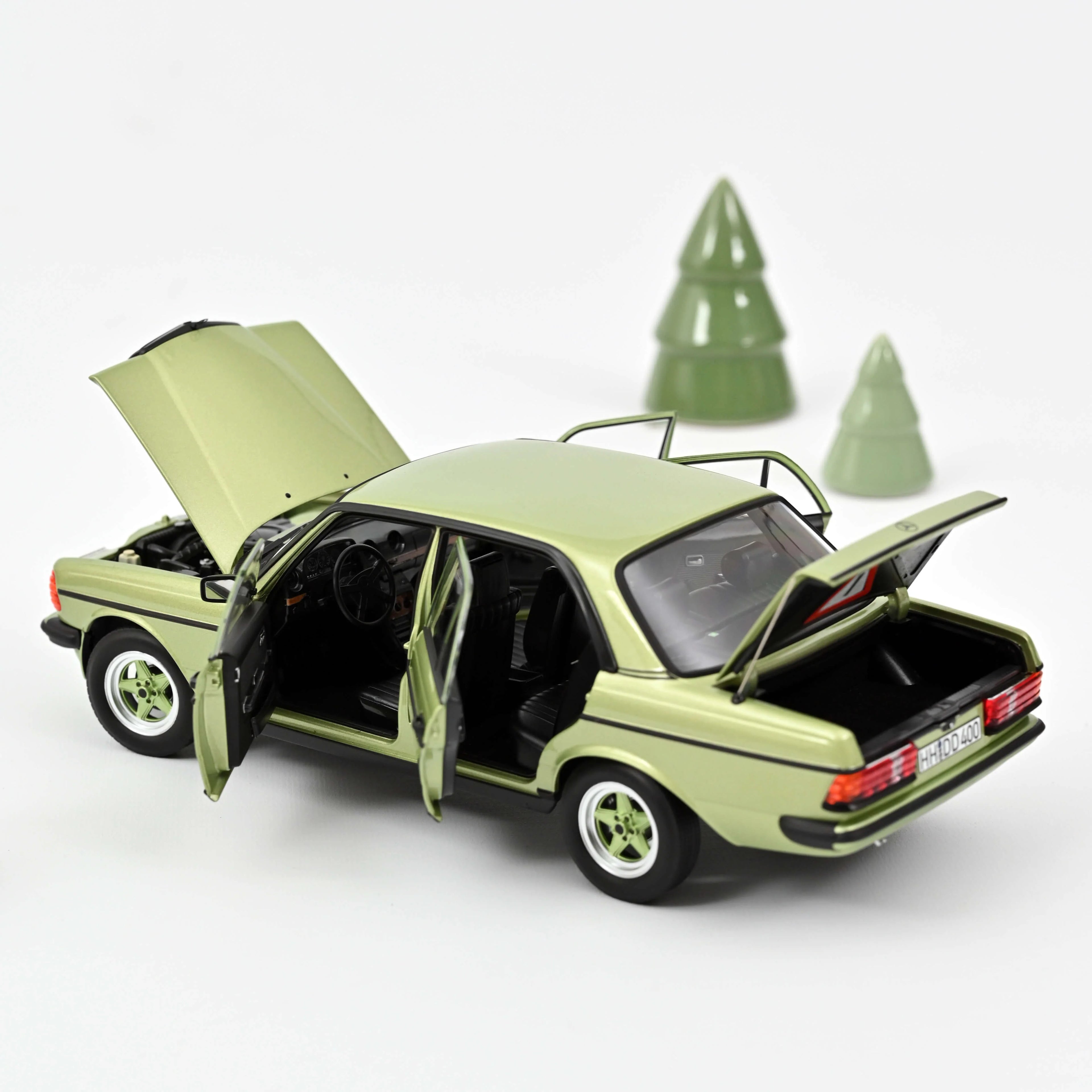 Mercedes-Benz 200 AMG 1984 Silvergreen metallic 1:18
