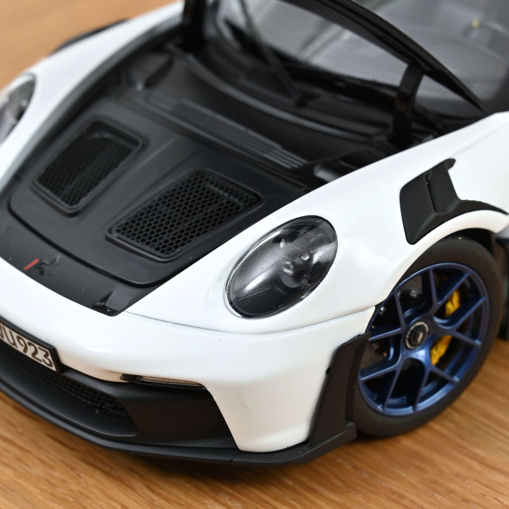 Porsche 911 GT3 RS w/Weissach Pack 2022 White/Indigoblue 1:18