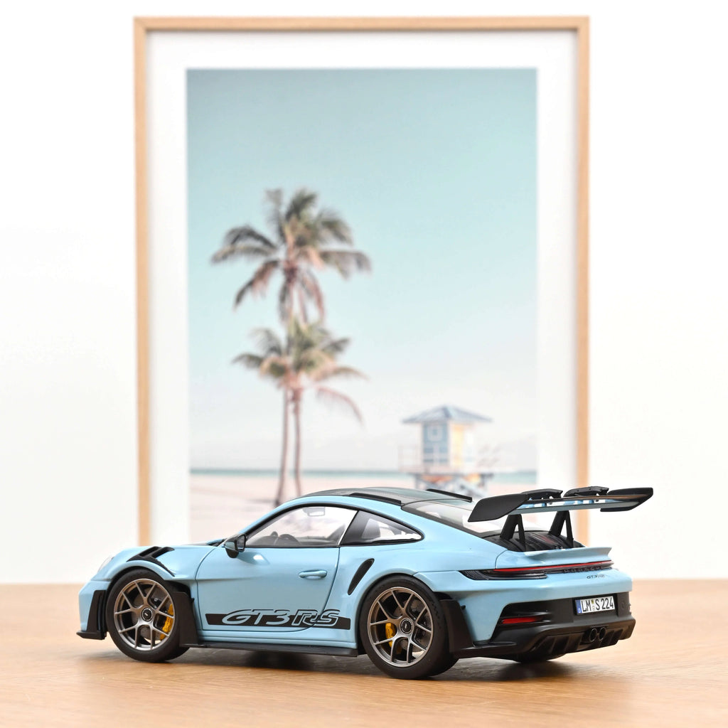 Porsche 911 GT3 RS w/Weissach Pack 2022 Gulf blue 1:18
