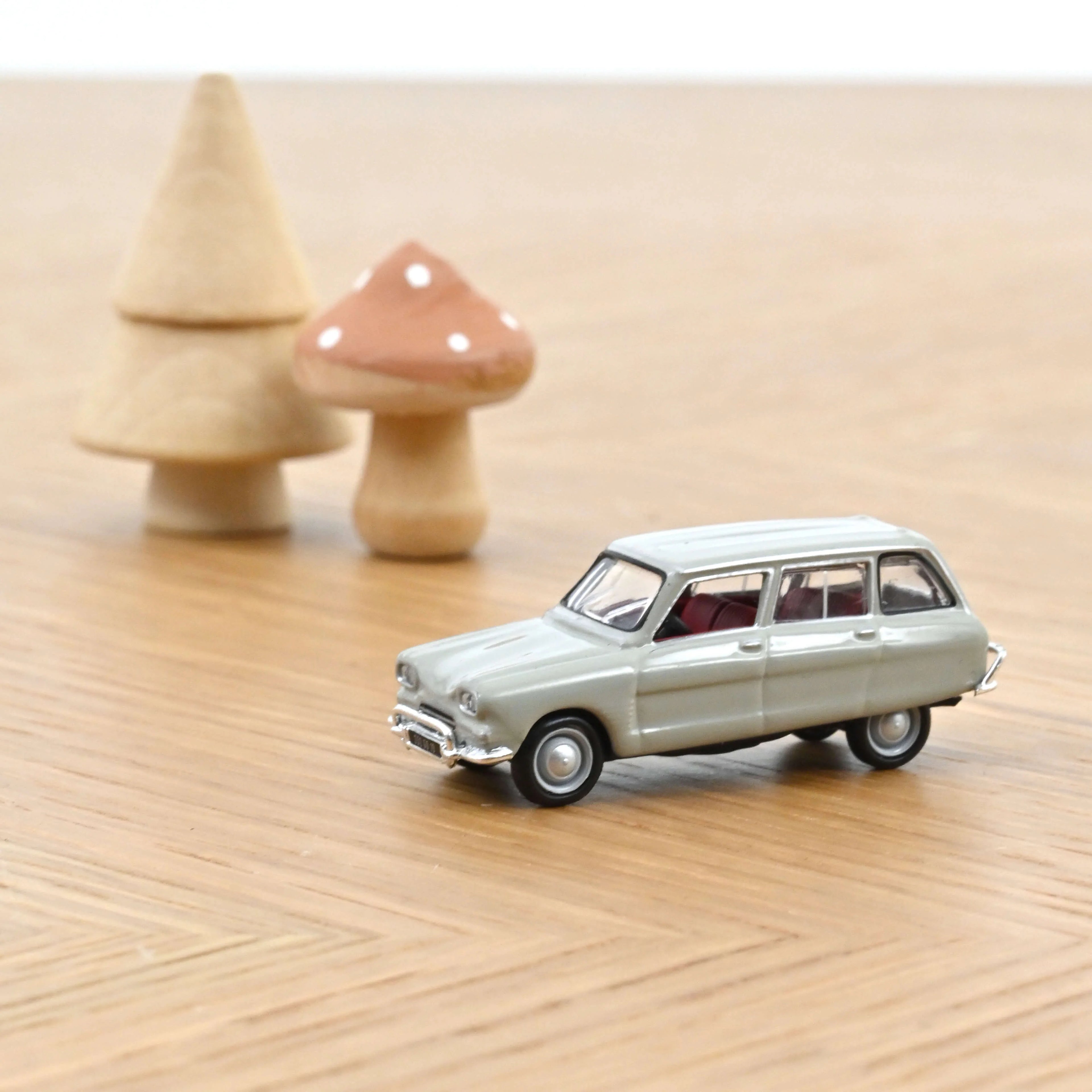 Citroën Ami 6 break 1969 Rosé Grau 1:87