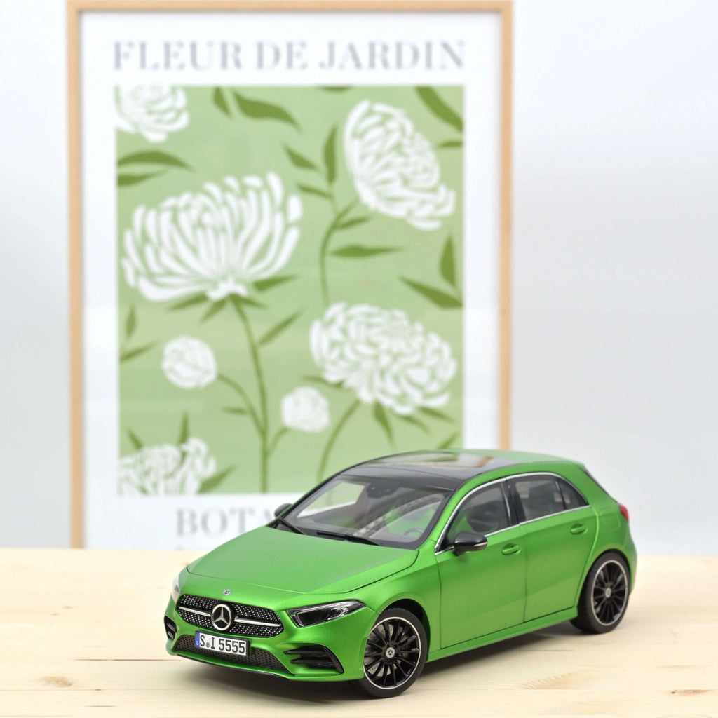 Mercedes-Benz A-Class AMG-Line 2018 Green met 1:18 - 200pcs
