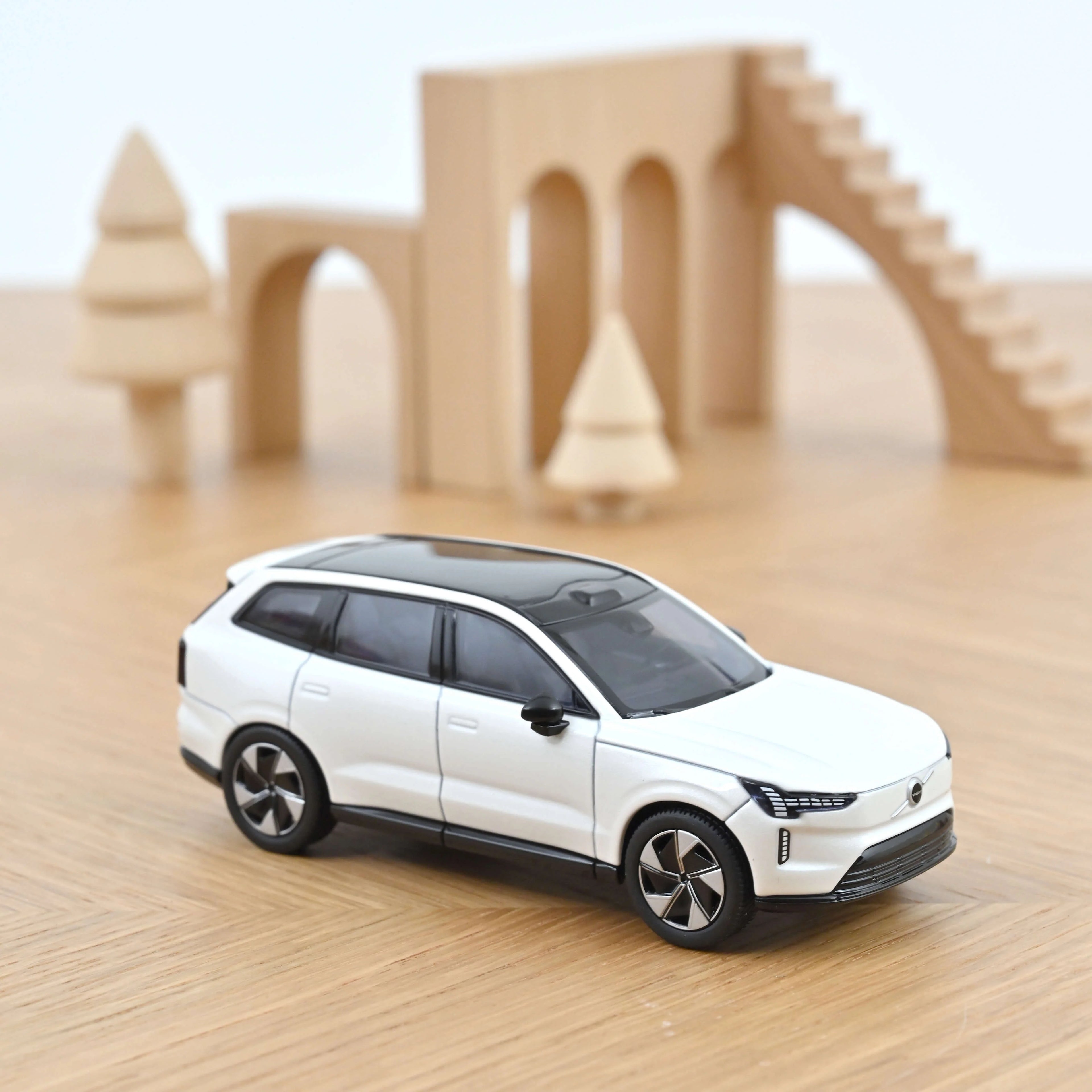 Volvo EX90 2024 Crystal White 1:43