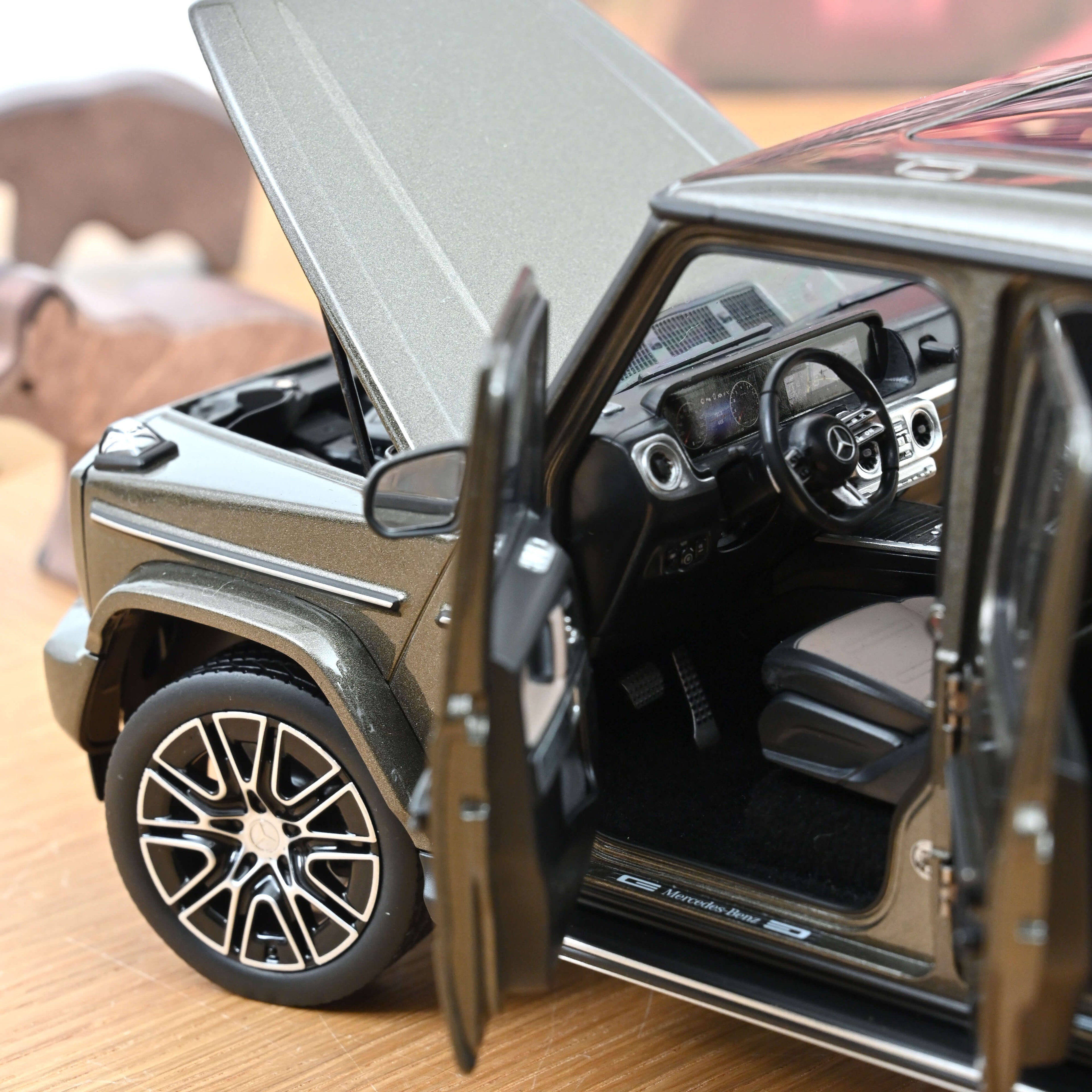 Mercedes-Benz G-Class 2024 Indium Grey 1:18
