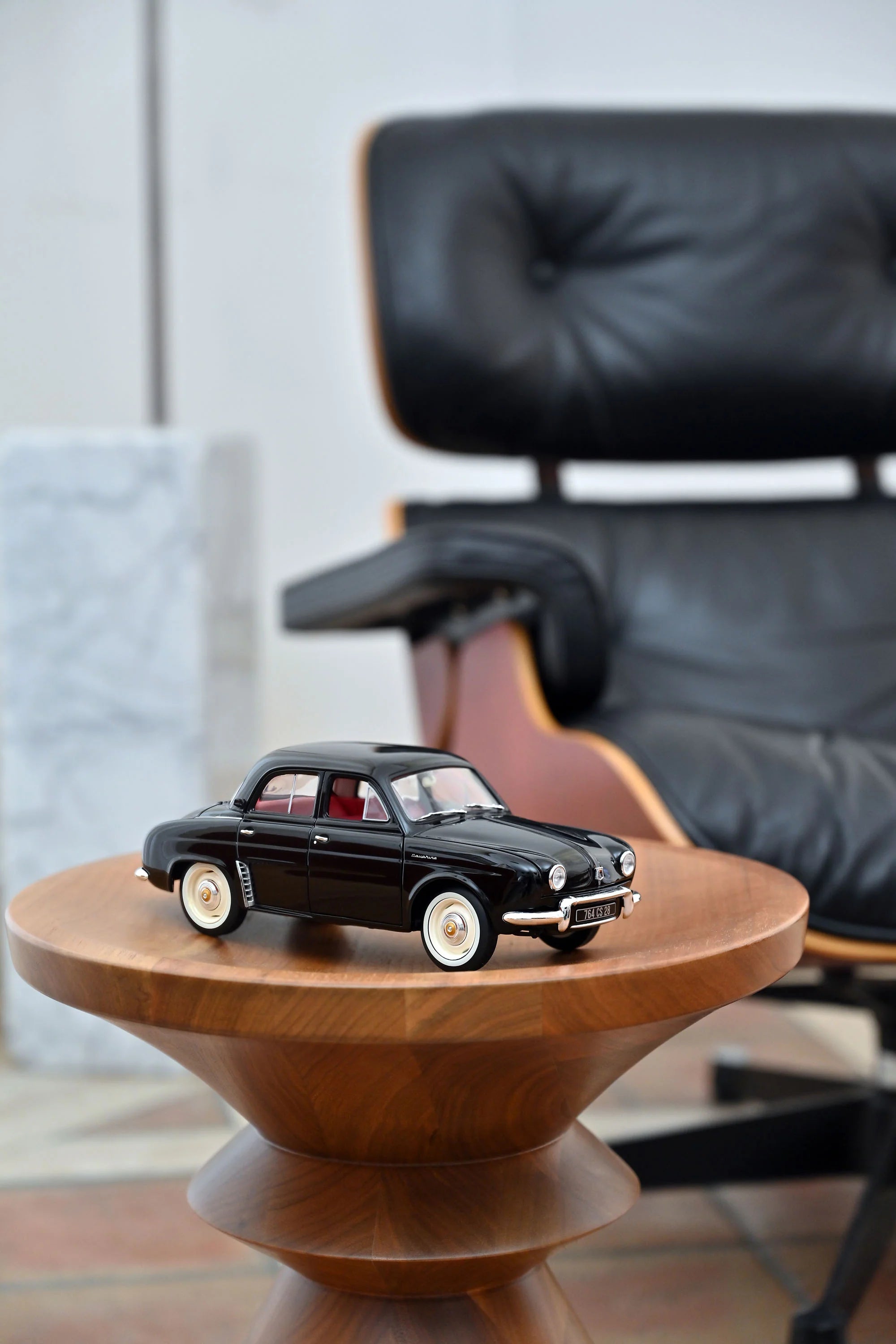Renault Dauphine 1958 Black 1:18
