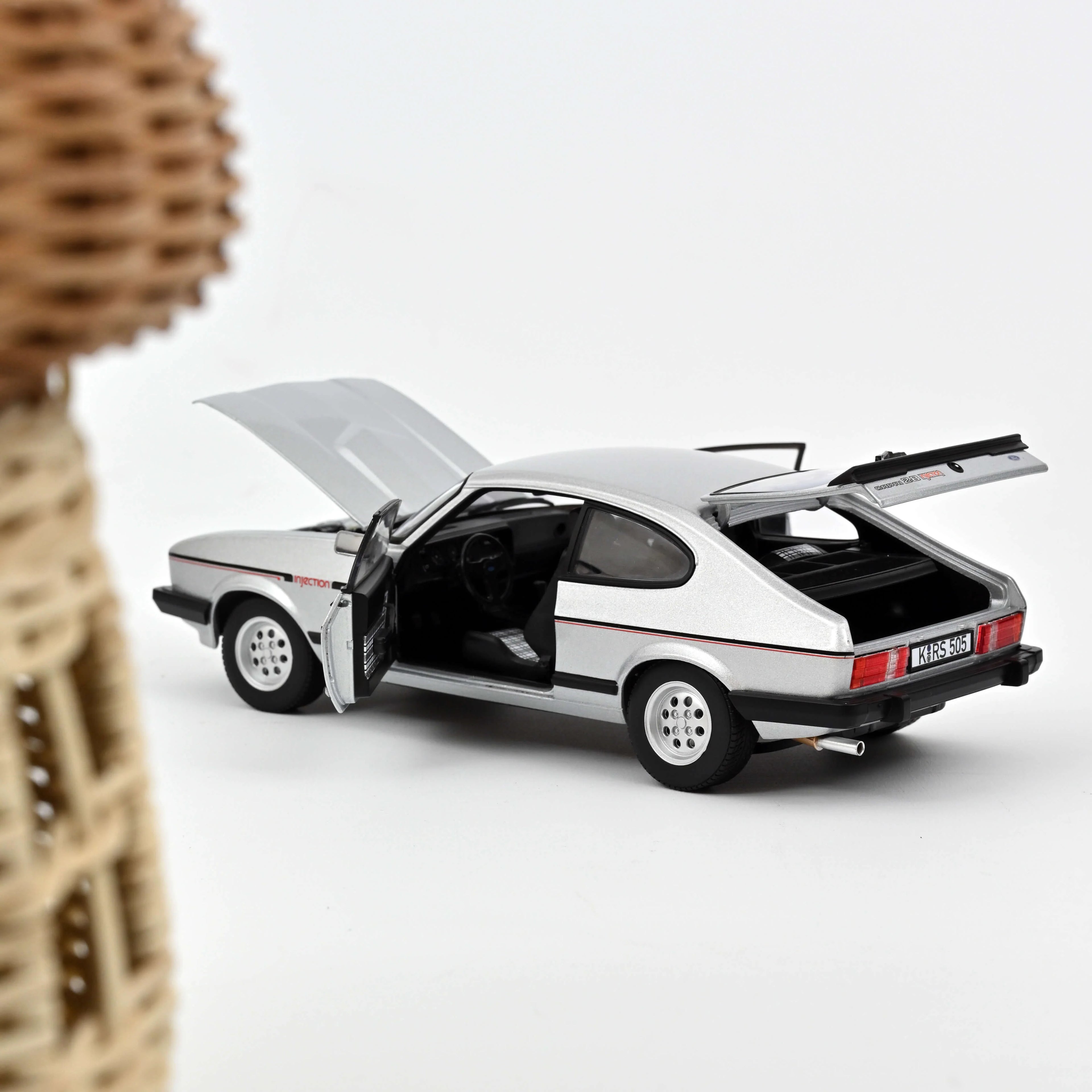 Ford Capri 2.8i Injection 1983 Argent 1:18 - 150 pièces