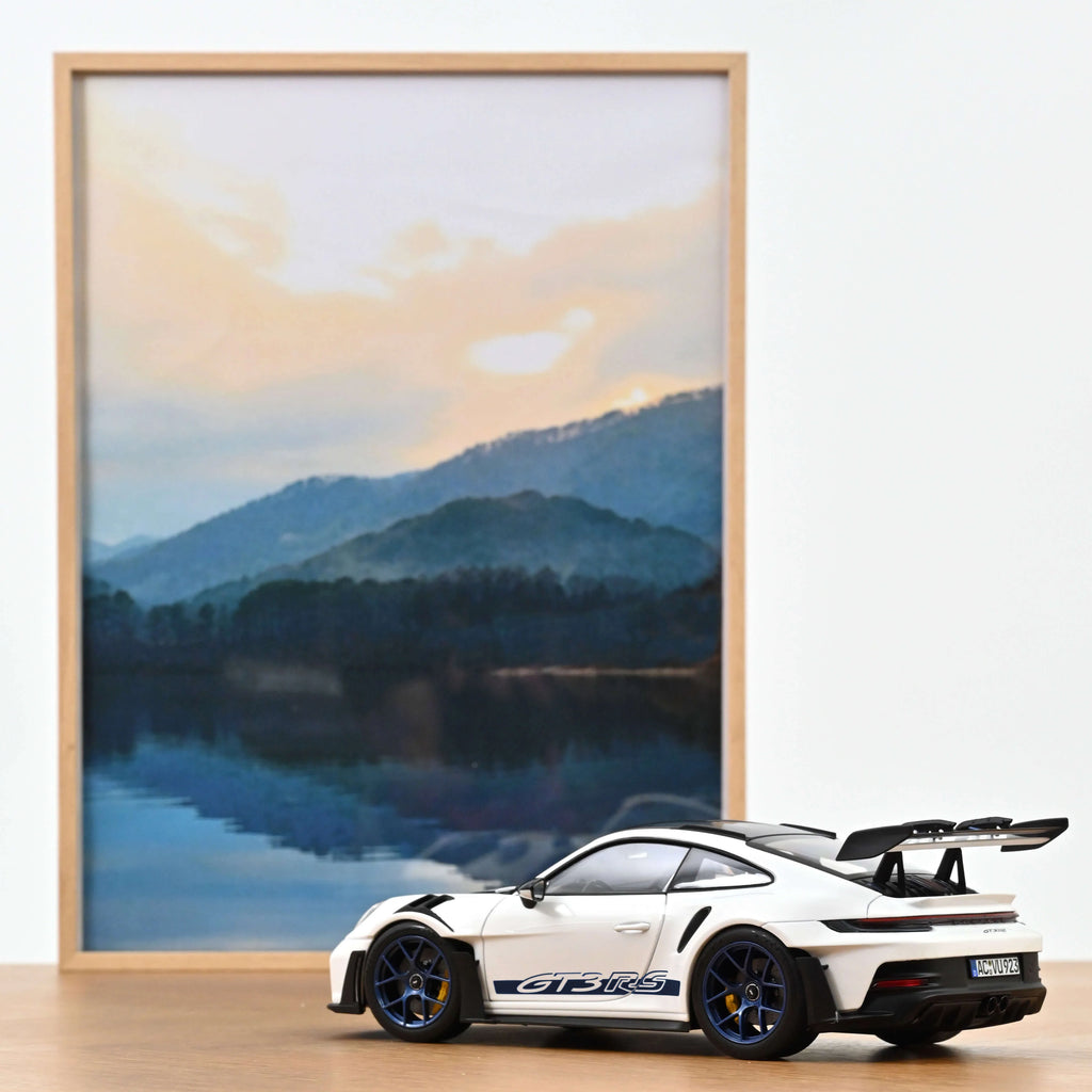 Porsche 911 GT3 RS w/Weissach Pack 2022 White/Indigoblue 1:18