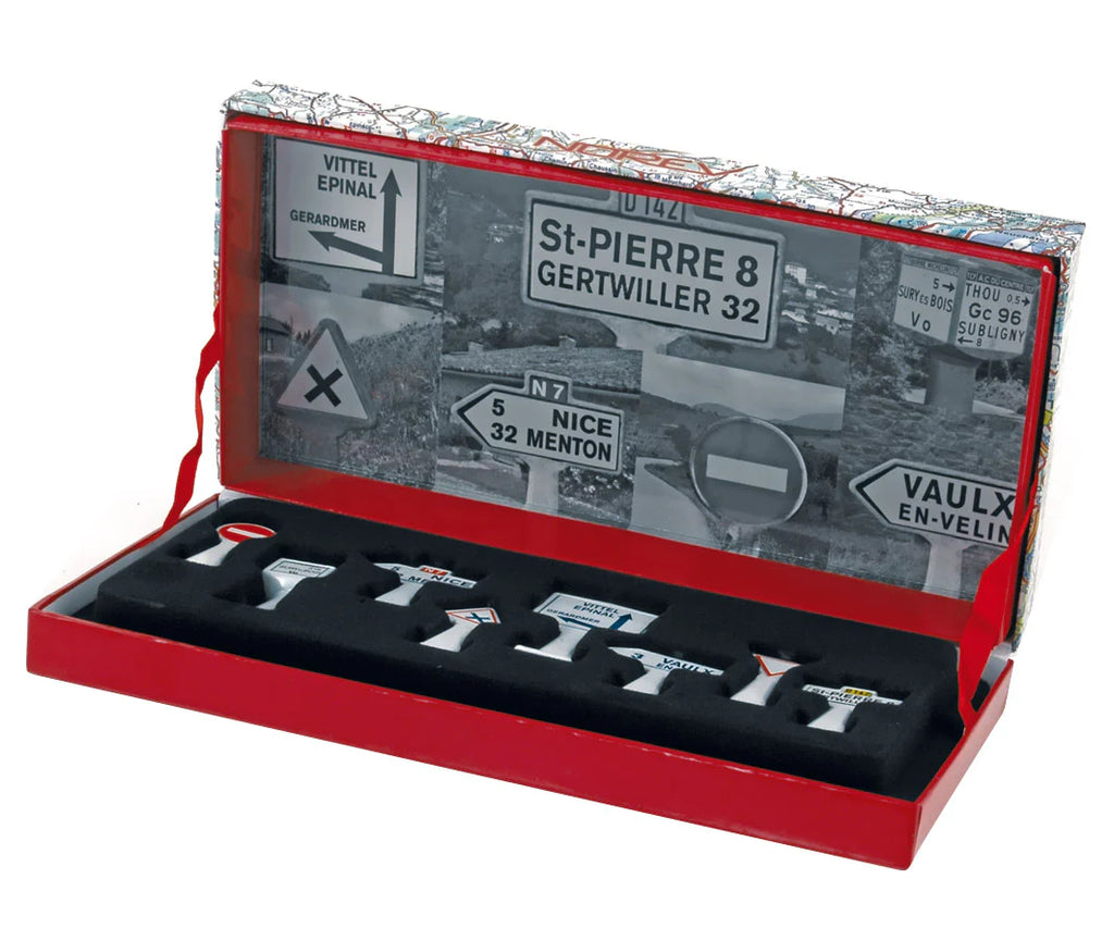 Boîte de 8 panneaux de signalisation routière 1:43
