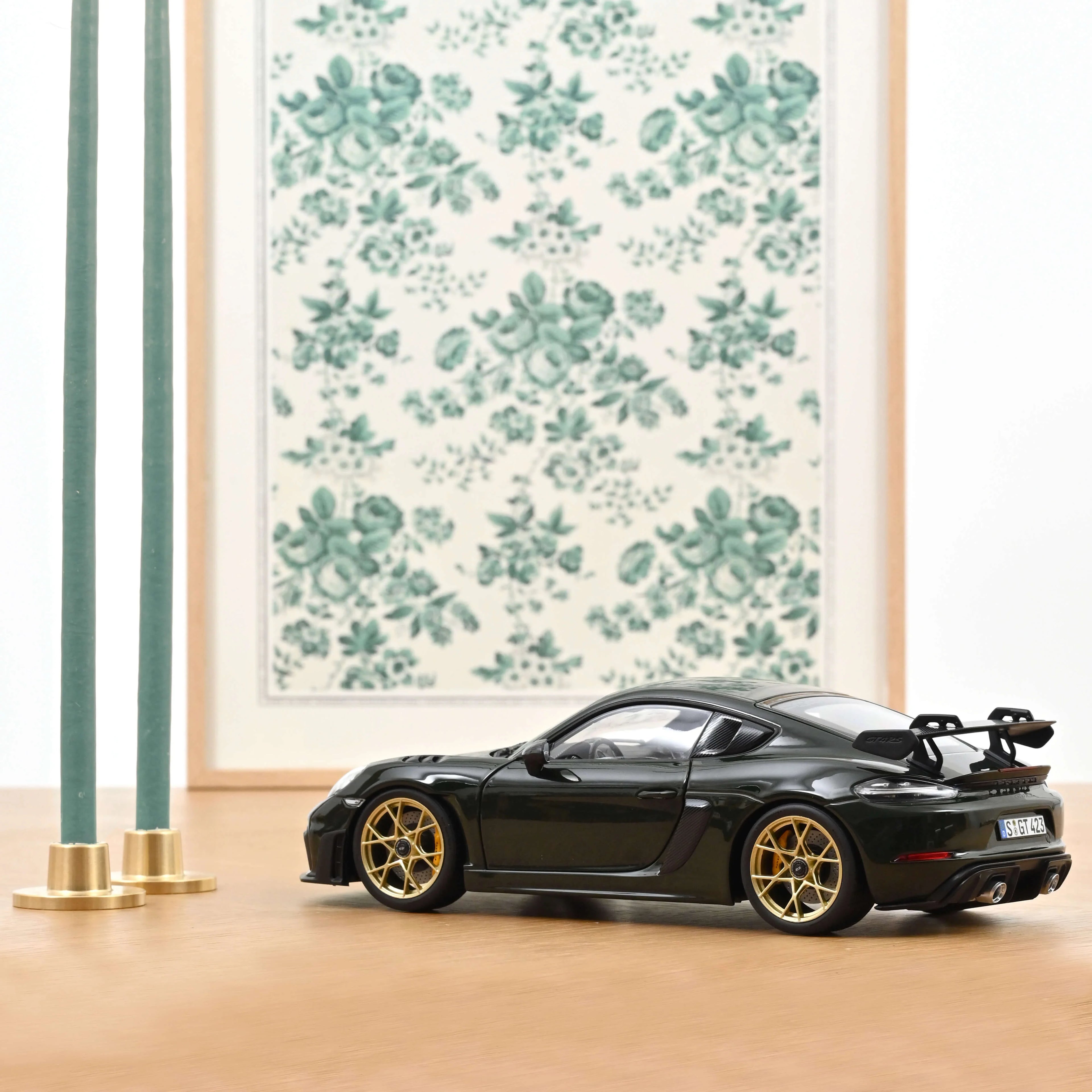 Porsche Cayman GT4 RS w/Weissach Pack 2023 Brewster Green 1:18