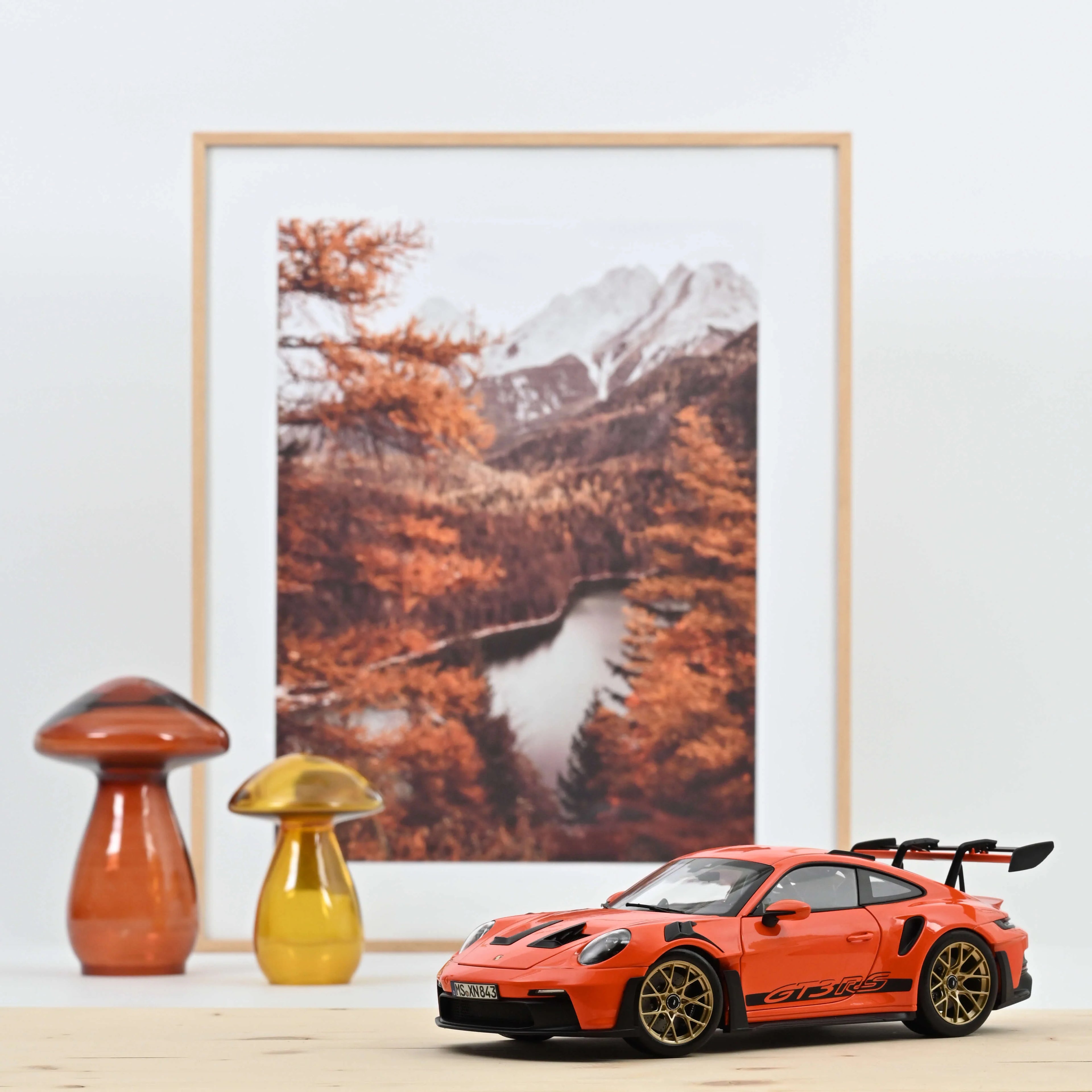 Porsche 911 GT3 RS 2022 Orange Gulf 1:18