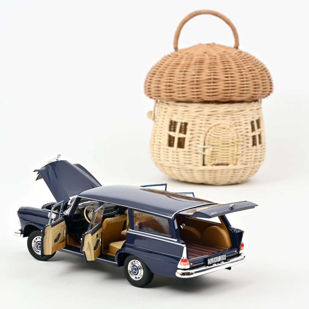 Mercedes-Benz 200 Universal 1966 Dunkelblau 1:18