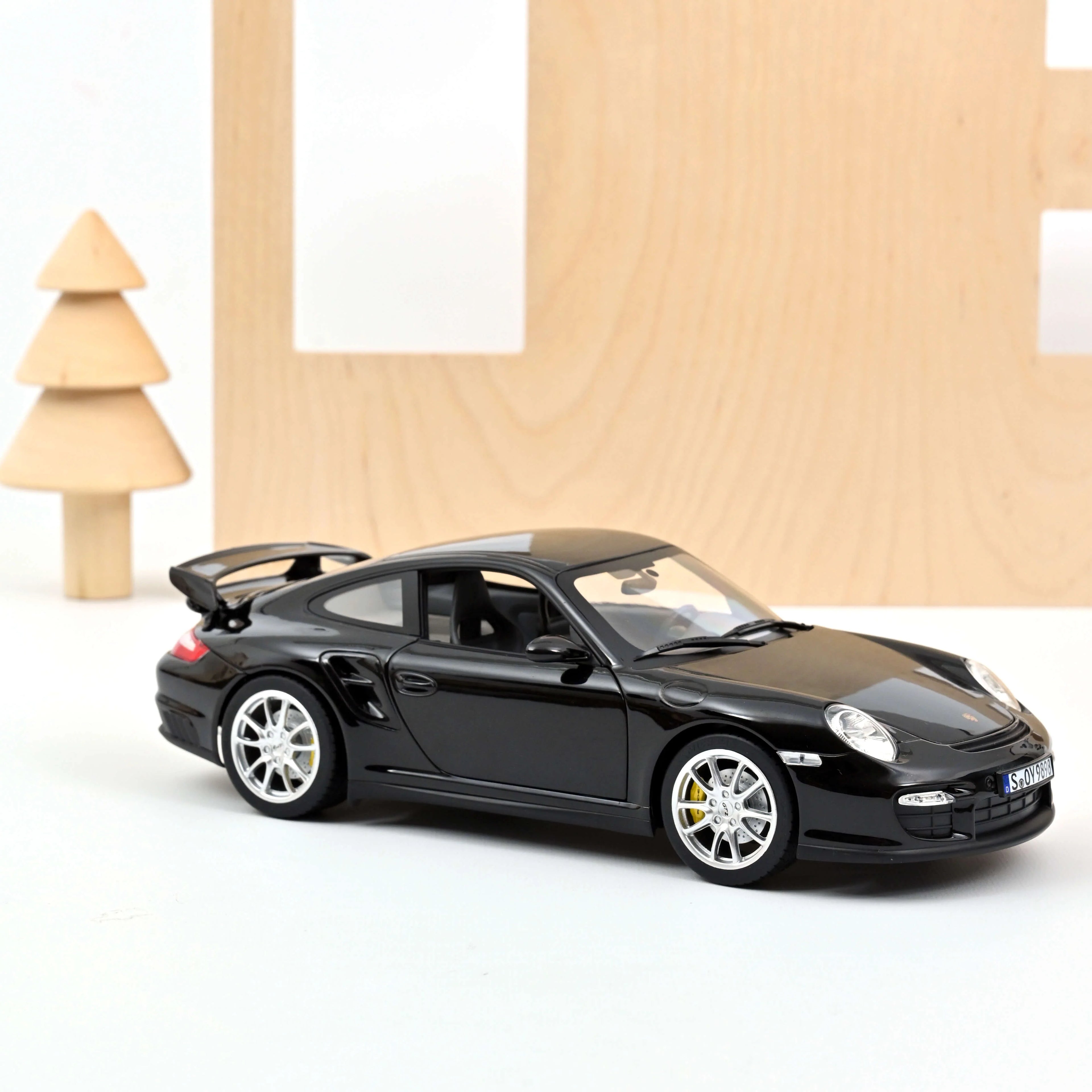 Porsche 911 GT2 2010 Black 1:18