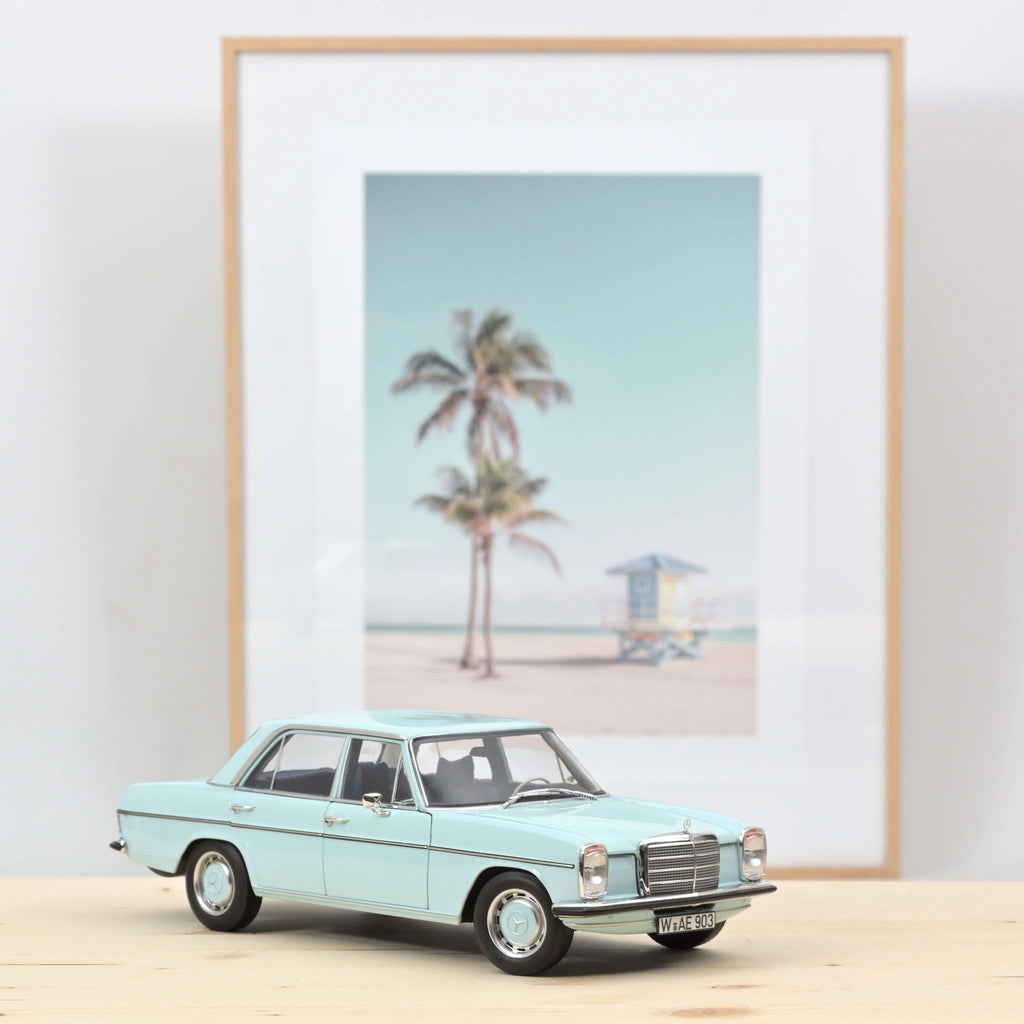 Mercedes-Benz 200 1968 Light blue 1:18