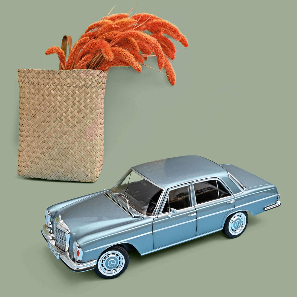 Mercedes-Benz 280 SE 1968 Light Blue metallic 1:18