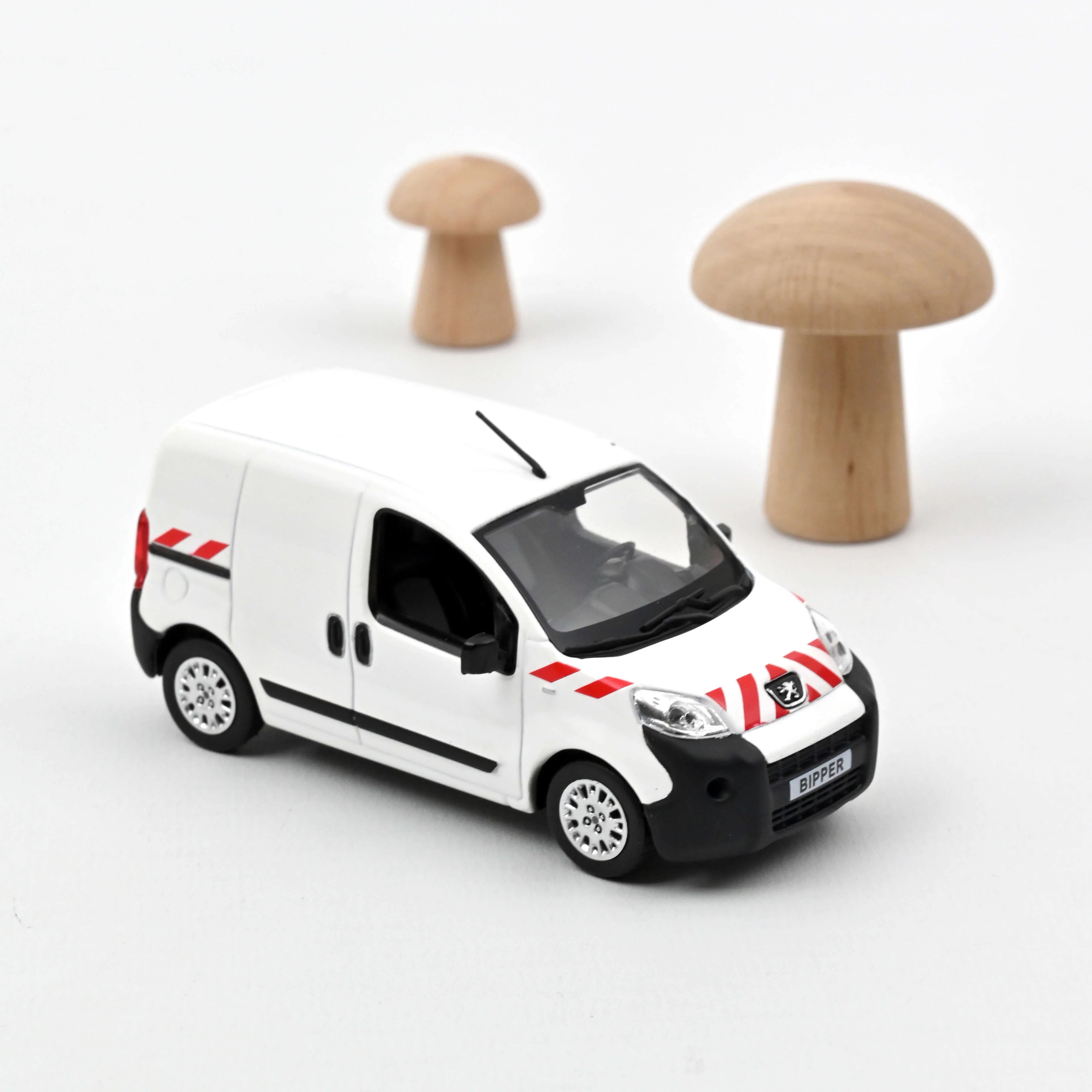 Peugeot Bipper 2009 Blanc avec bandes Rouges 1:43