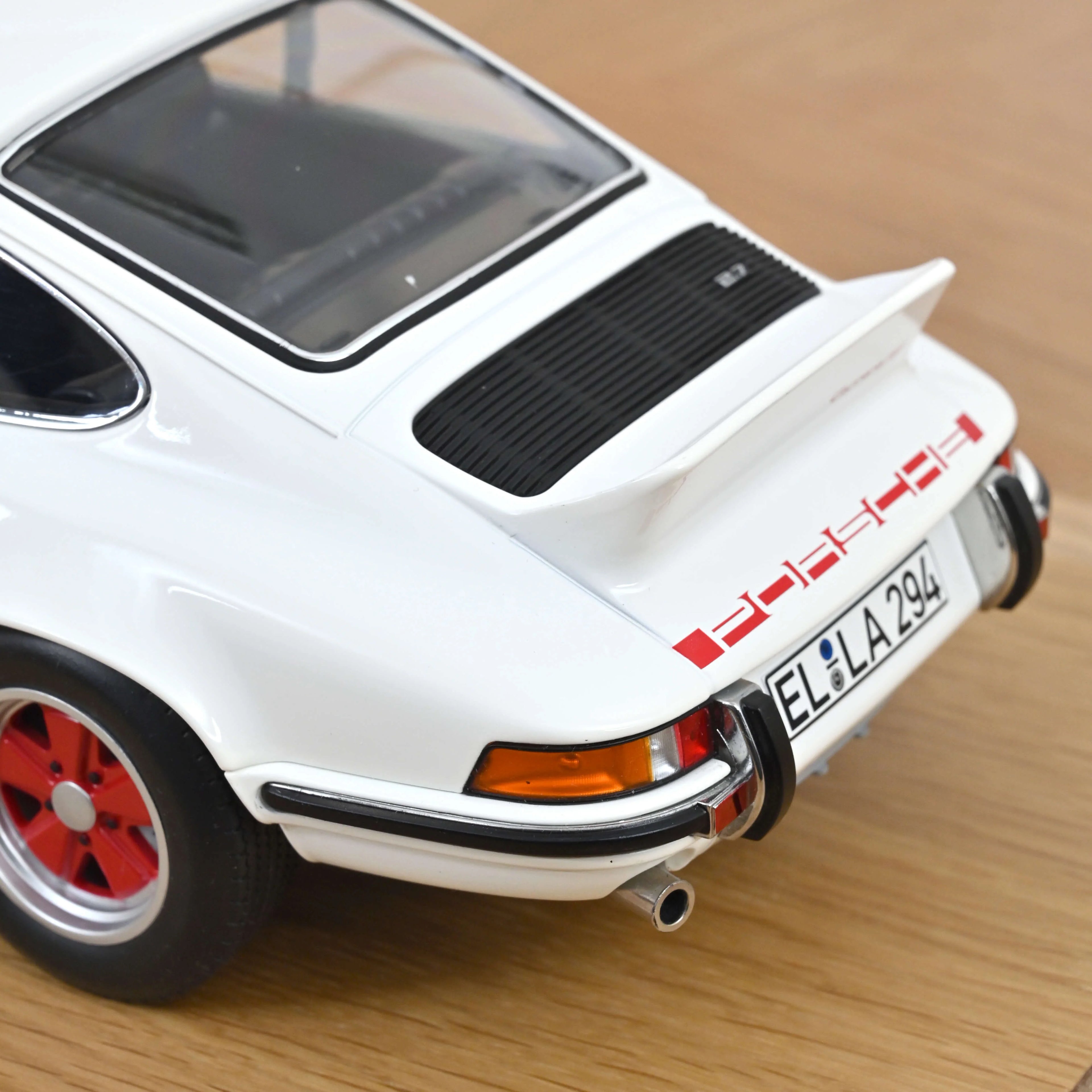 Porsche 911 Carrera RS 2.7 1973 Grand-Prix-White/Red 1:12
