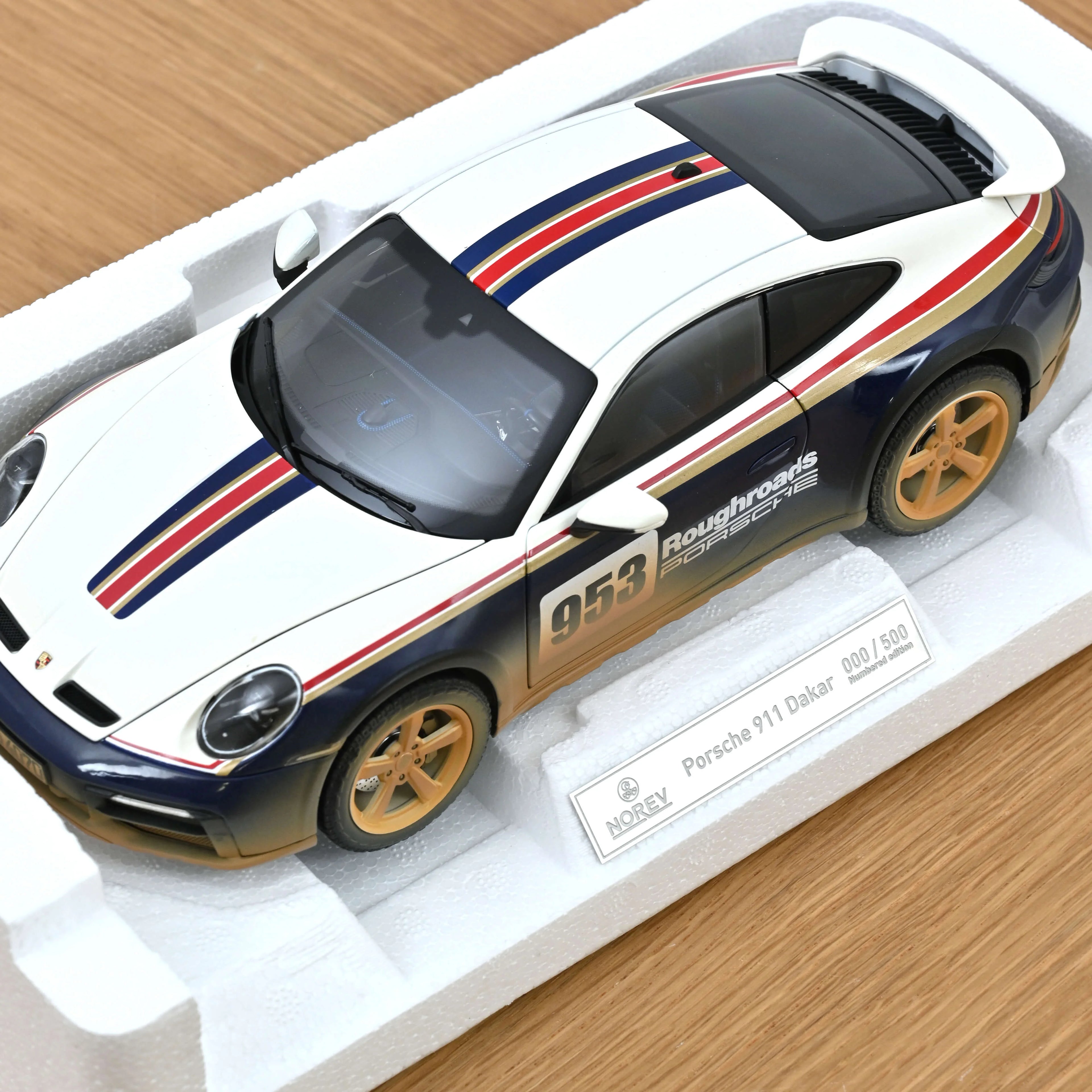 Porsche 911 Dakar Roughroads Dirty 1:18 - 500 Stk.