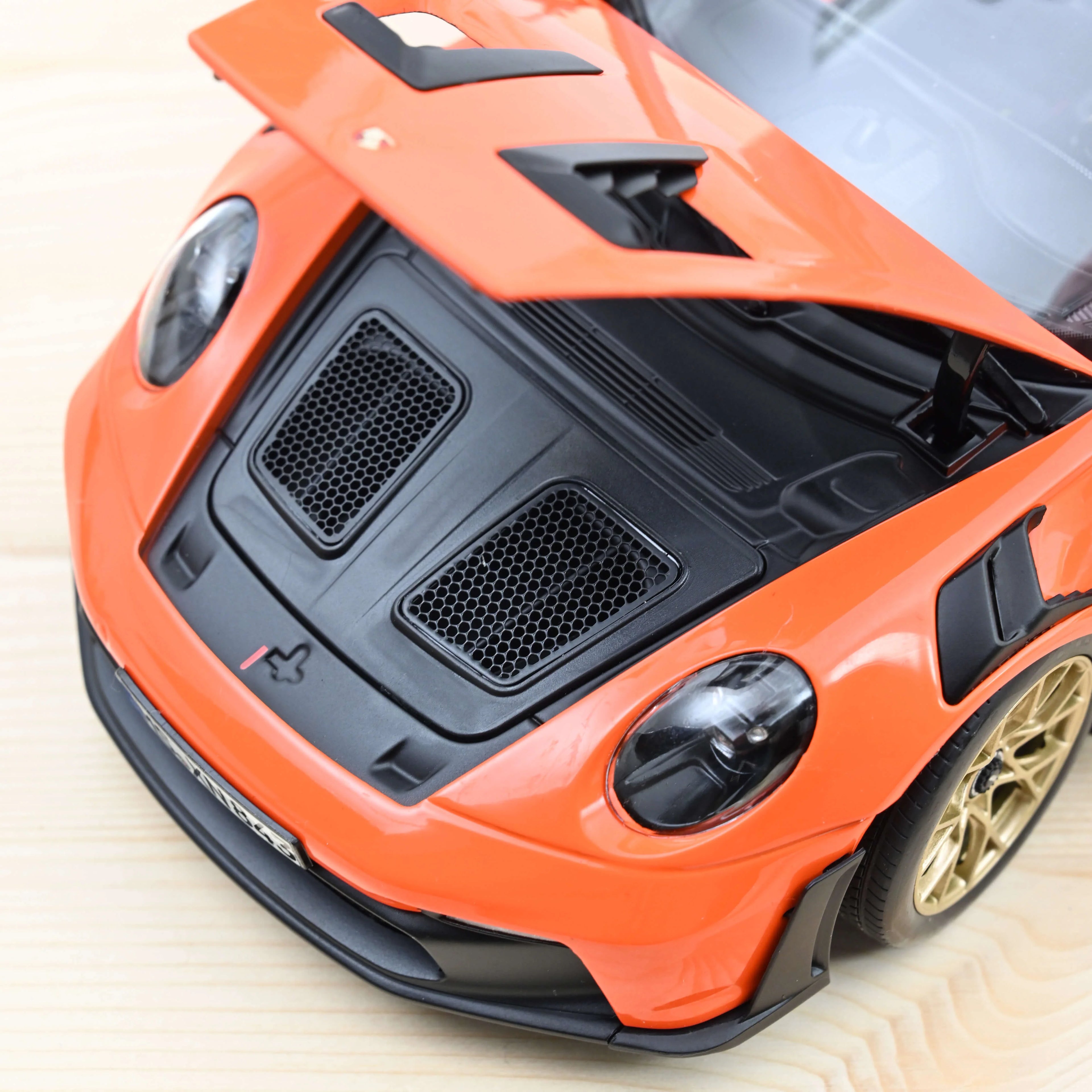 Porsche 911 GT3 RS 2022 Orange Gulf 1:18