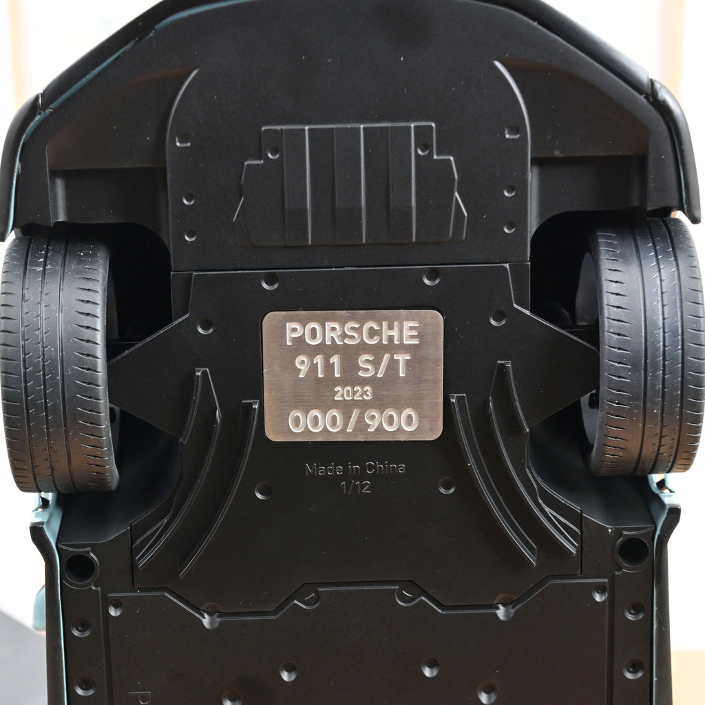 Porsche 911 S/T 2023 Meissenblue 1:12