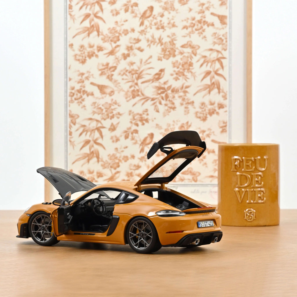 Porsche Cayman GT4 RS w/Weissach Pack 2023 Bahama Yellow 1:18