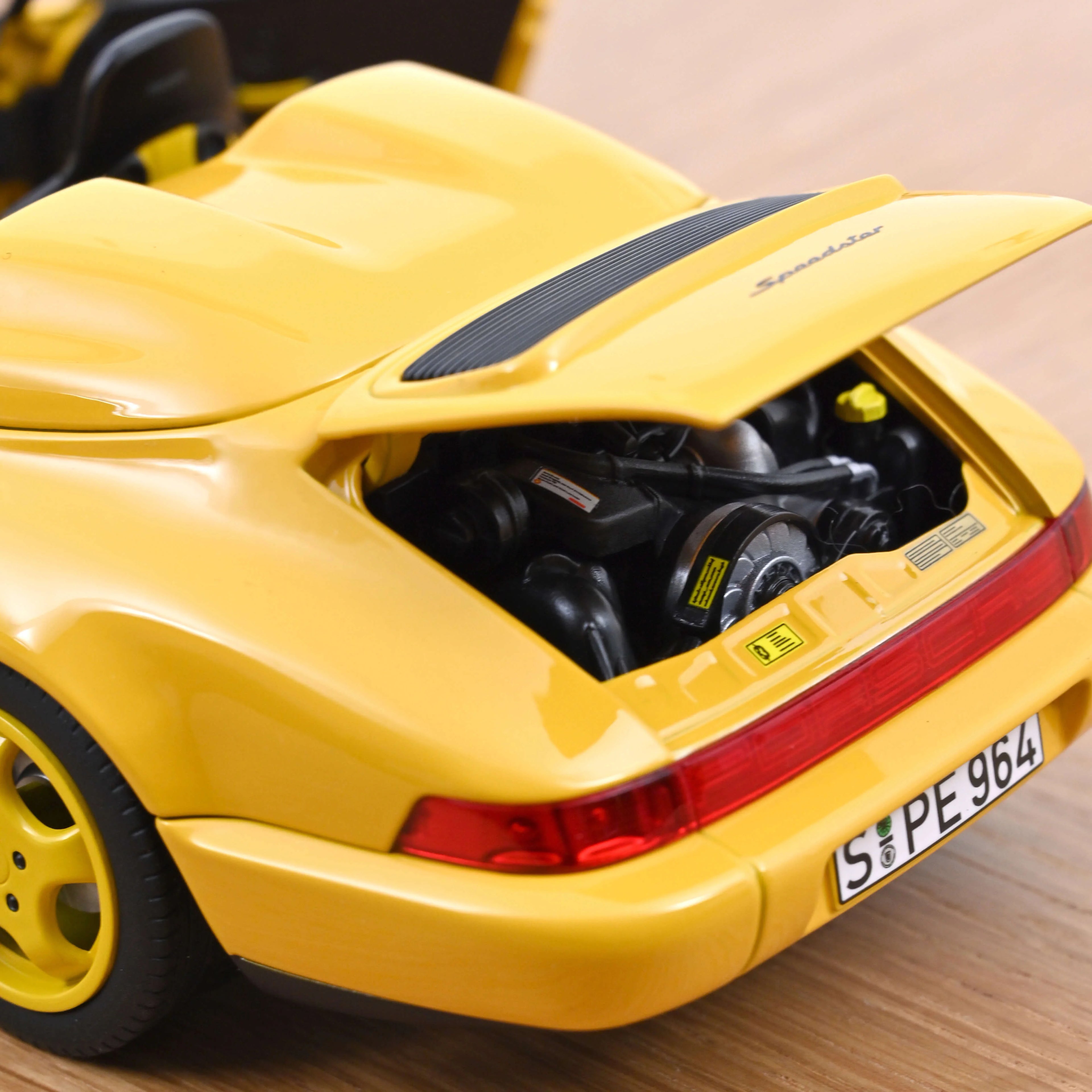 Porsche 911 Speedster 1993 Speed Yellow 1:18