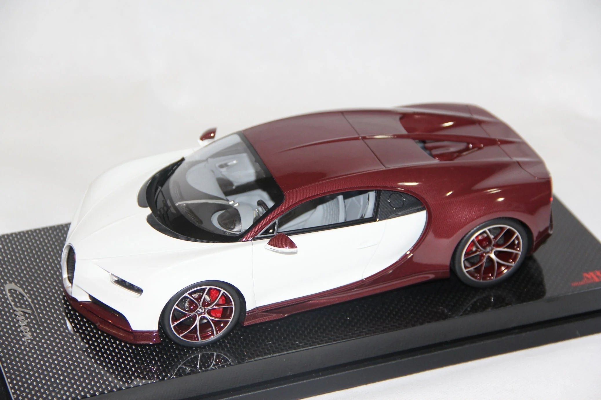 MR Bugatti Chiron (Brown Carbon or Red Carbon) - Limited 149 pcs