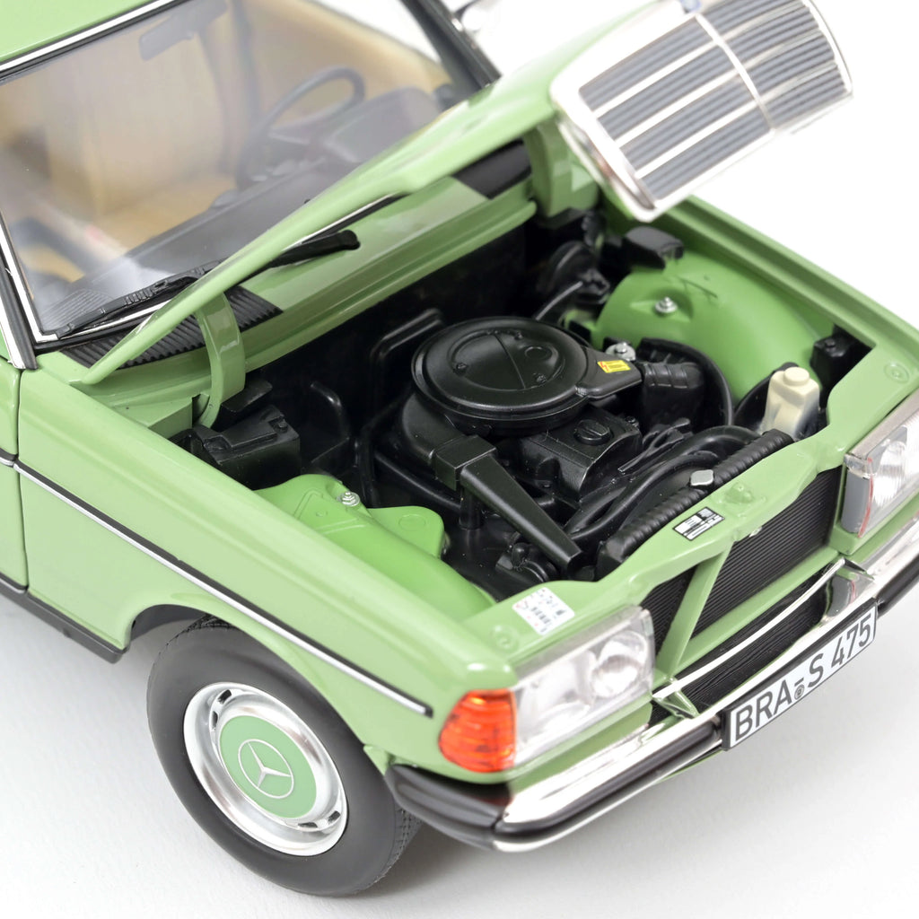 Mercedes-Benz 200 1982 Light Green 1:18