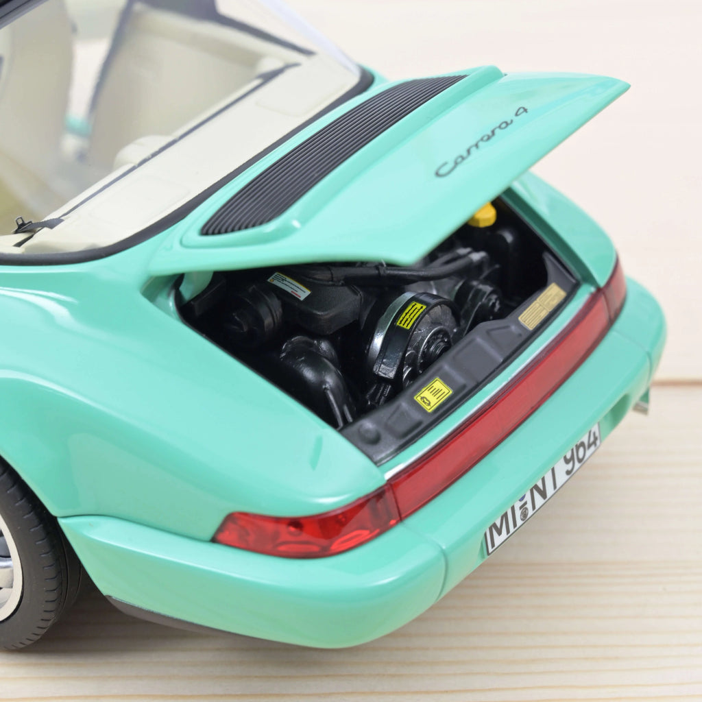 Porsche 911 Carrera 4 Targa 1991 Green 1:18 - 200pcs