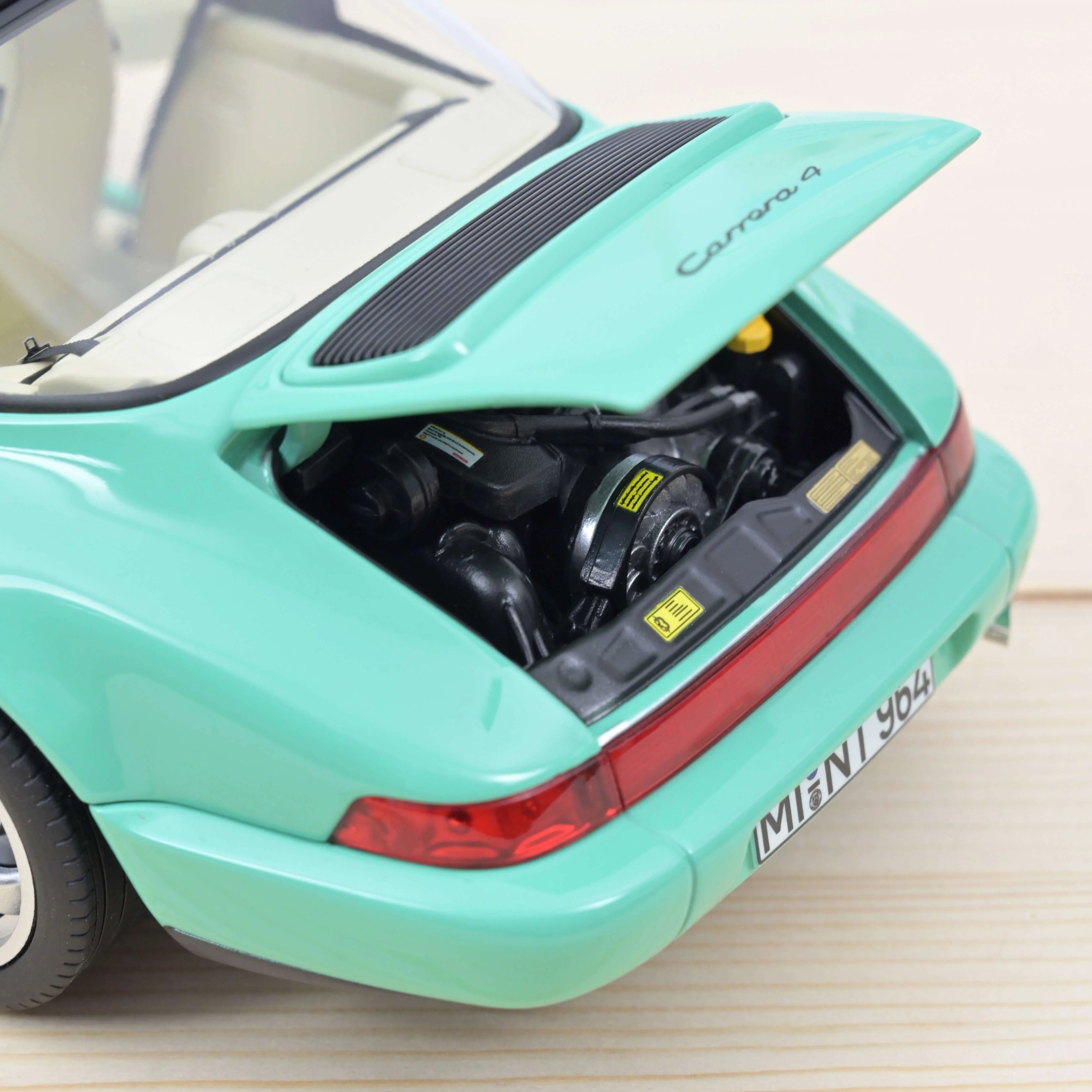 Porsche 911 Carrera 4 Targa 1991 Green 1:18 - 200pcs