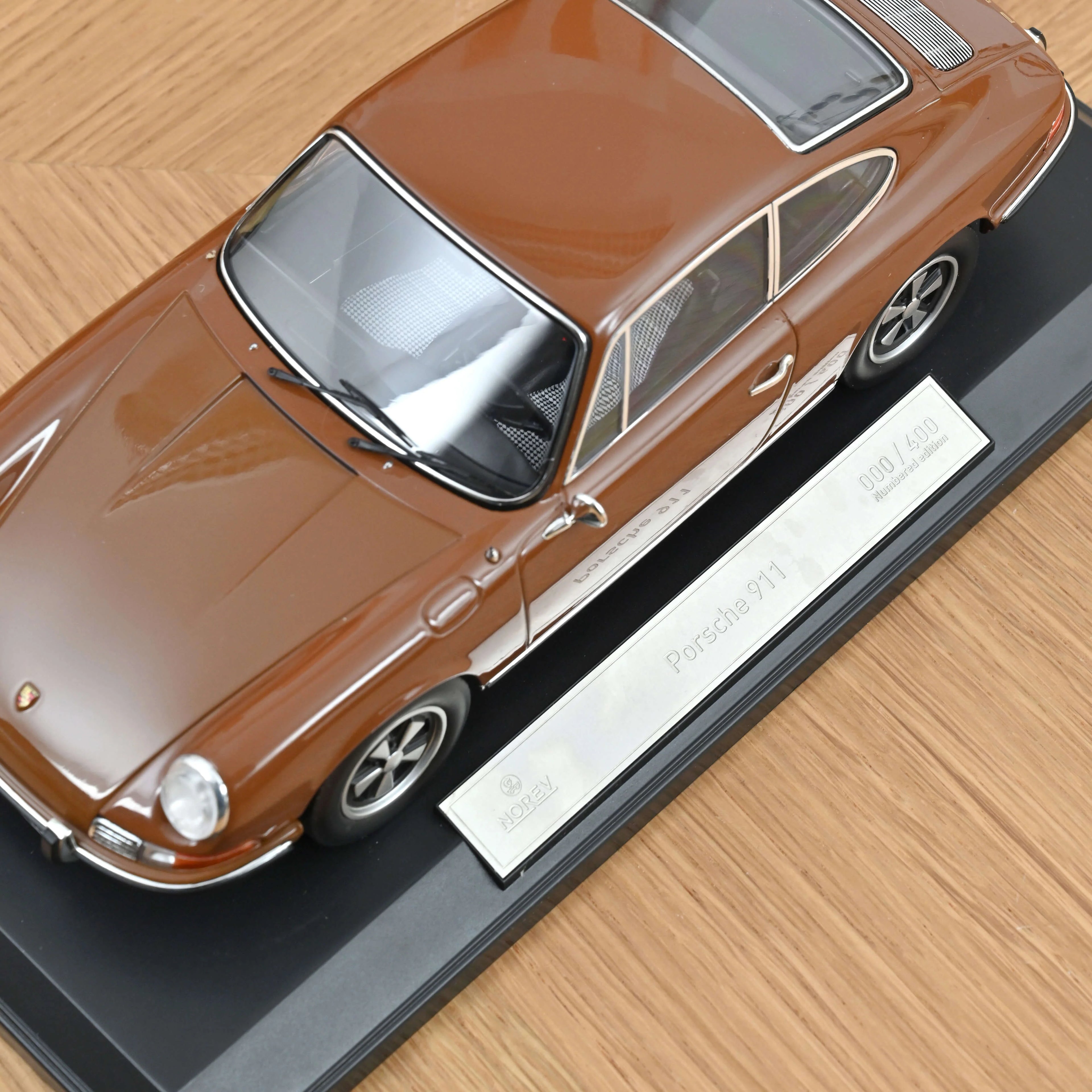 Porsche 911 T 1969 Sepia Brown 1:18 - 400pcs