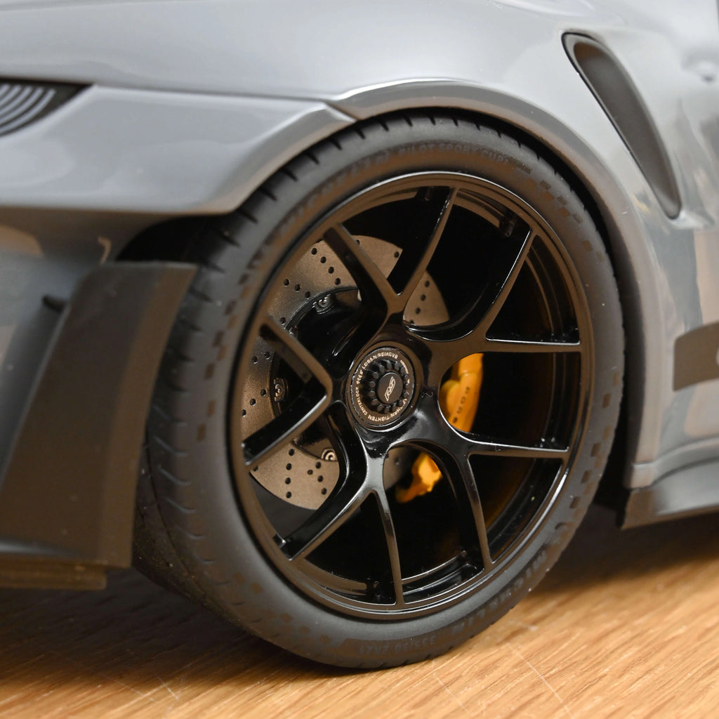Porsche 911 GT3 RS w/Weissach Pack 2022 - Arctic grey & Black 1:12
