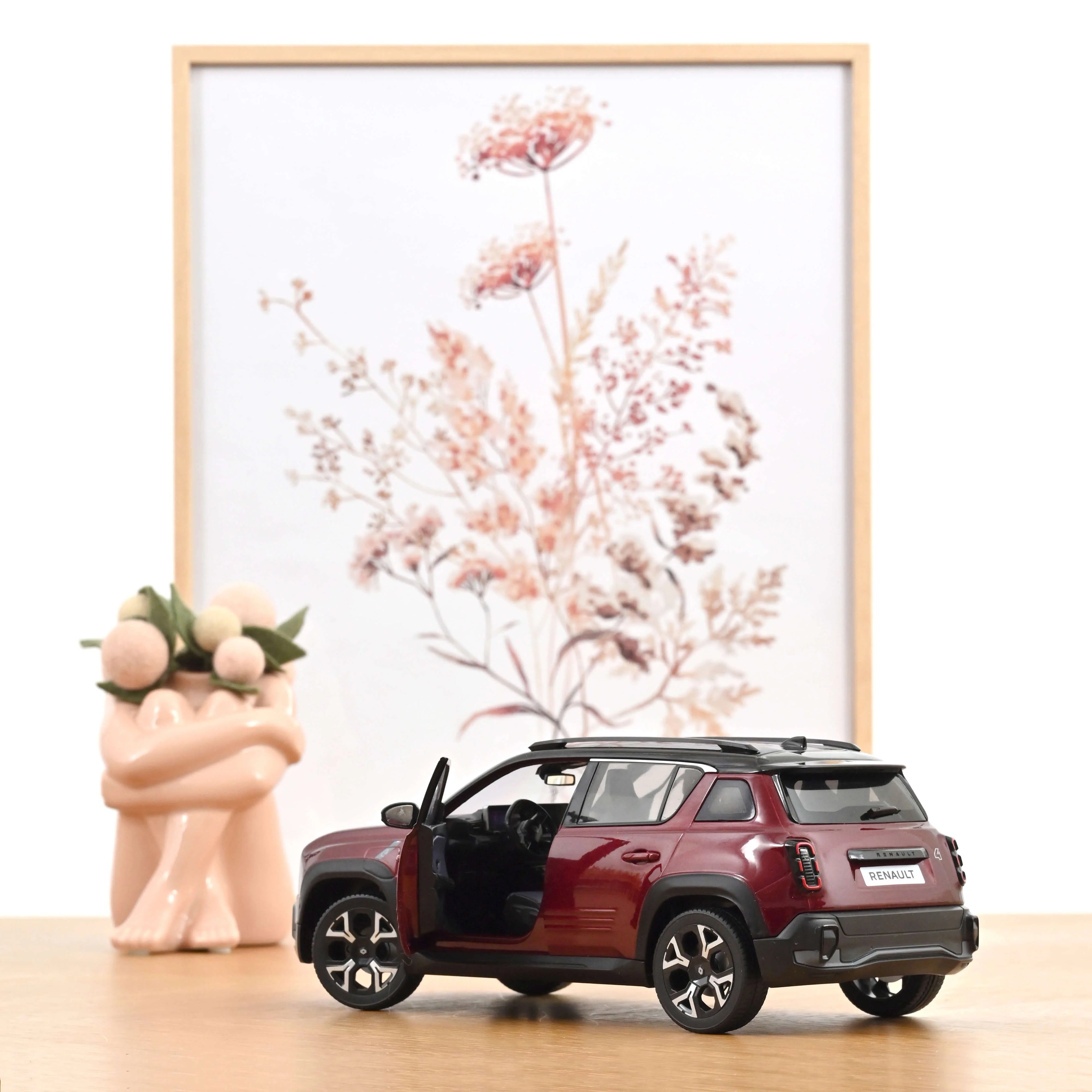 Renault 4 E-Tech Electric 2025 Carmin Red 1:18 - 300 pcs