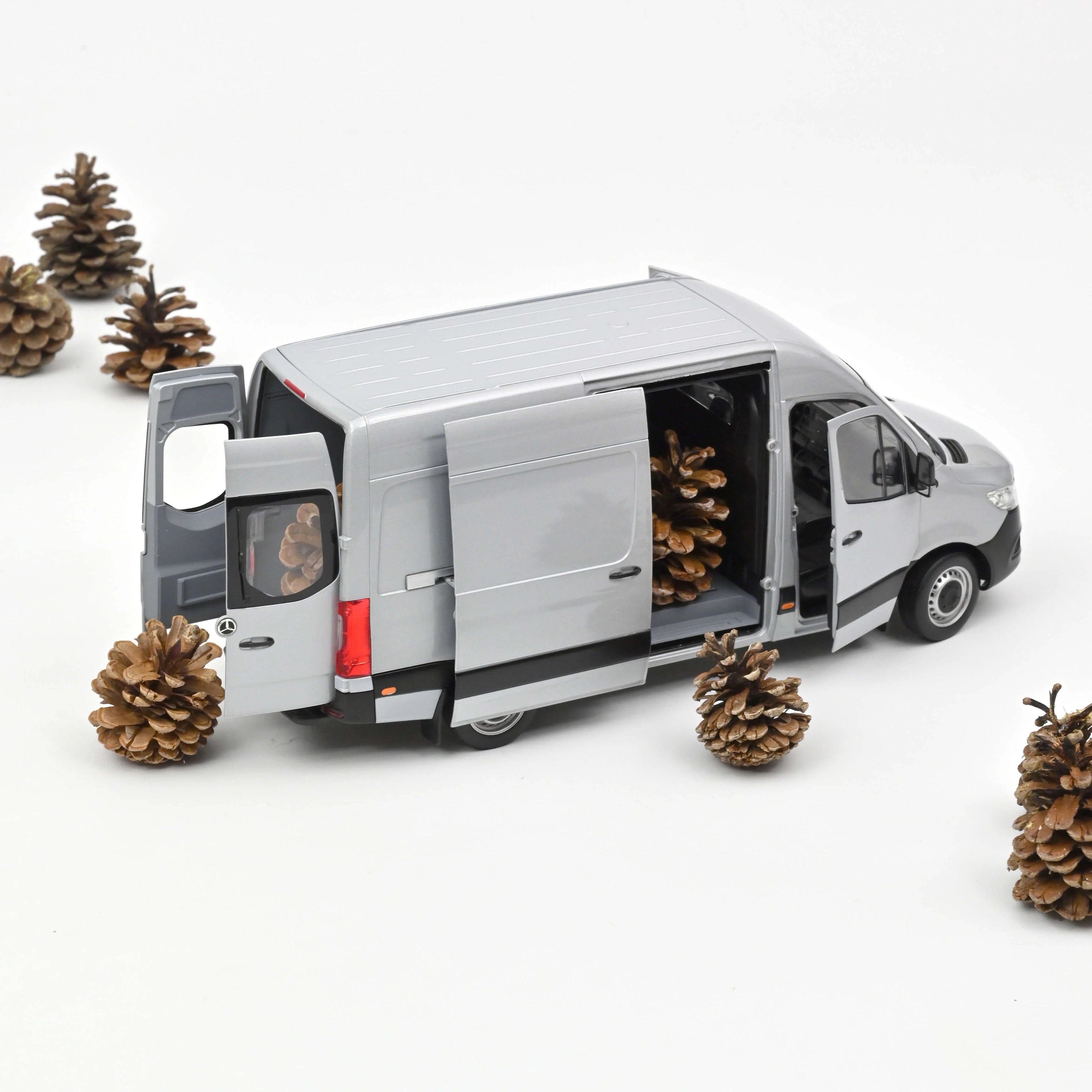 Mercedes-Benz Sprinter 2018 Silver 1:18
