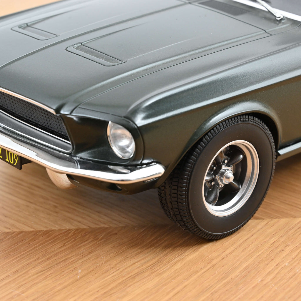 Ford Mustang Fastback 1968 Satin Green metallic 1:12