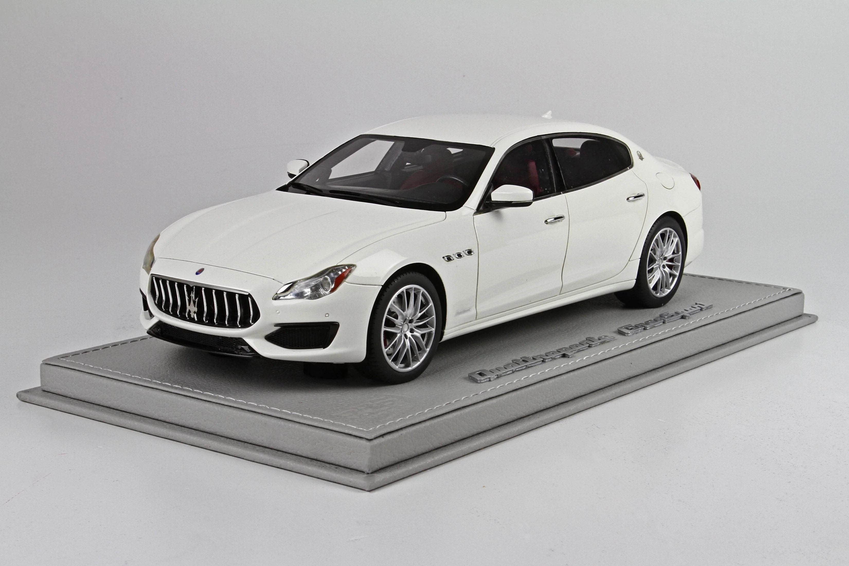 BBR Clearance Maserati Quattroporte MY17 Gran Sport, White Limited 50 pcs with Display Case