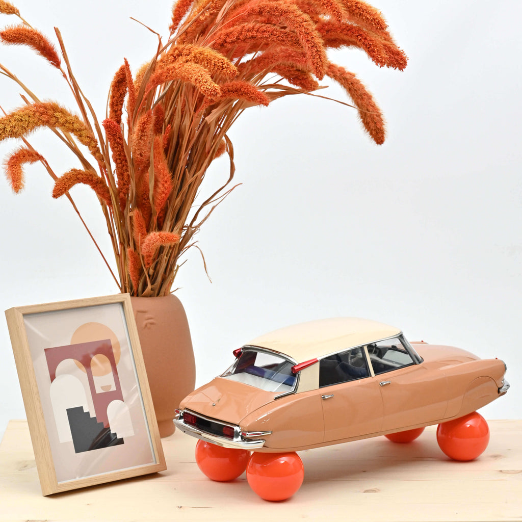 Citroën DS 19 on balls 1959 Beige 1:12