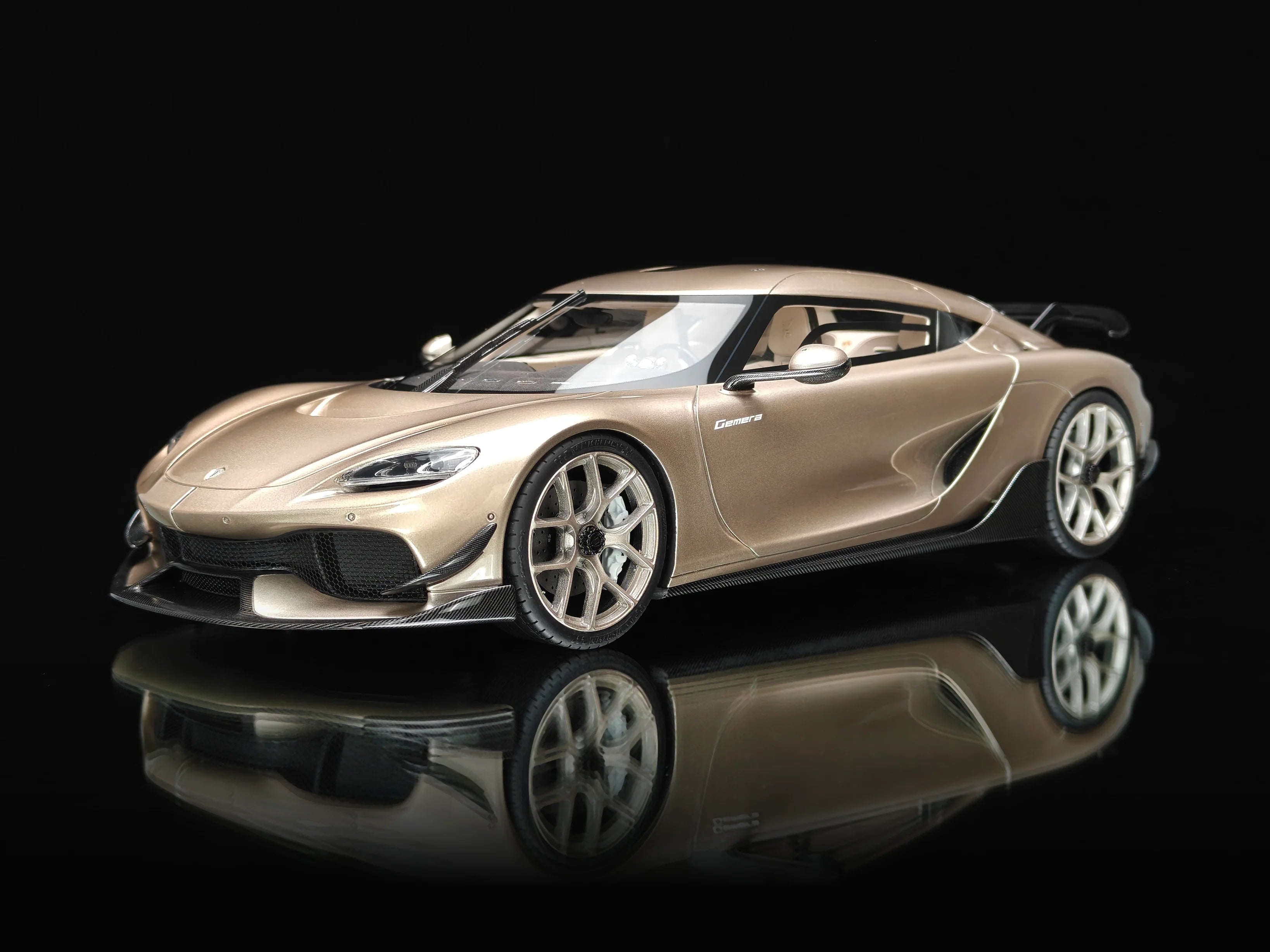 Pre-order FrontiArt Koenigsegg Gemera Champagne - Limited 100 pcs