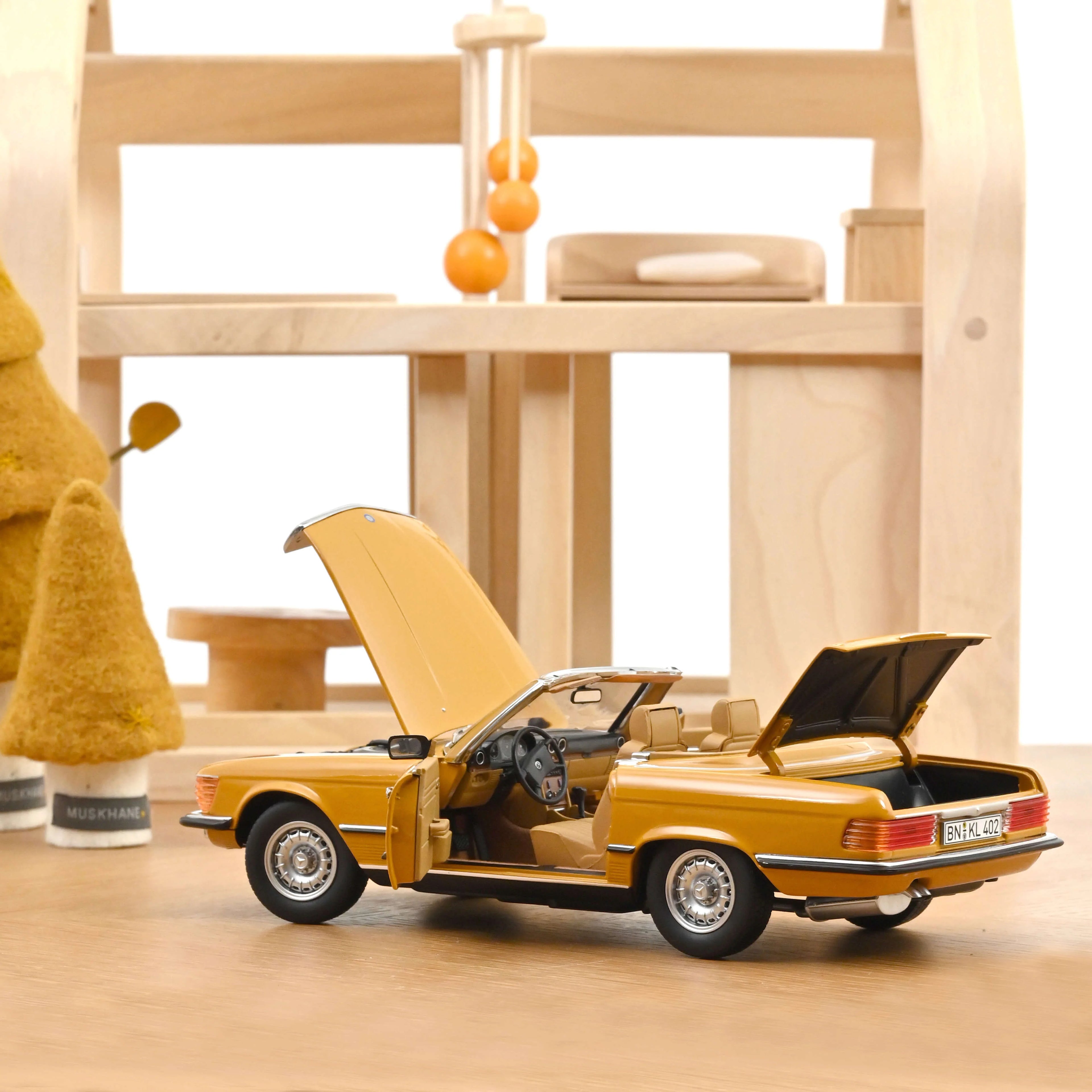 Mercedes-Benz 450 SL 1975 Cayenne Orange 1:18