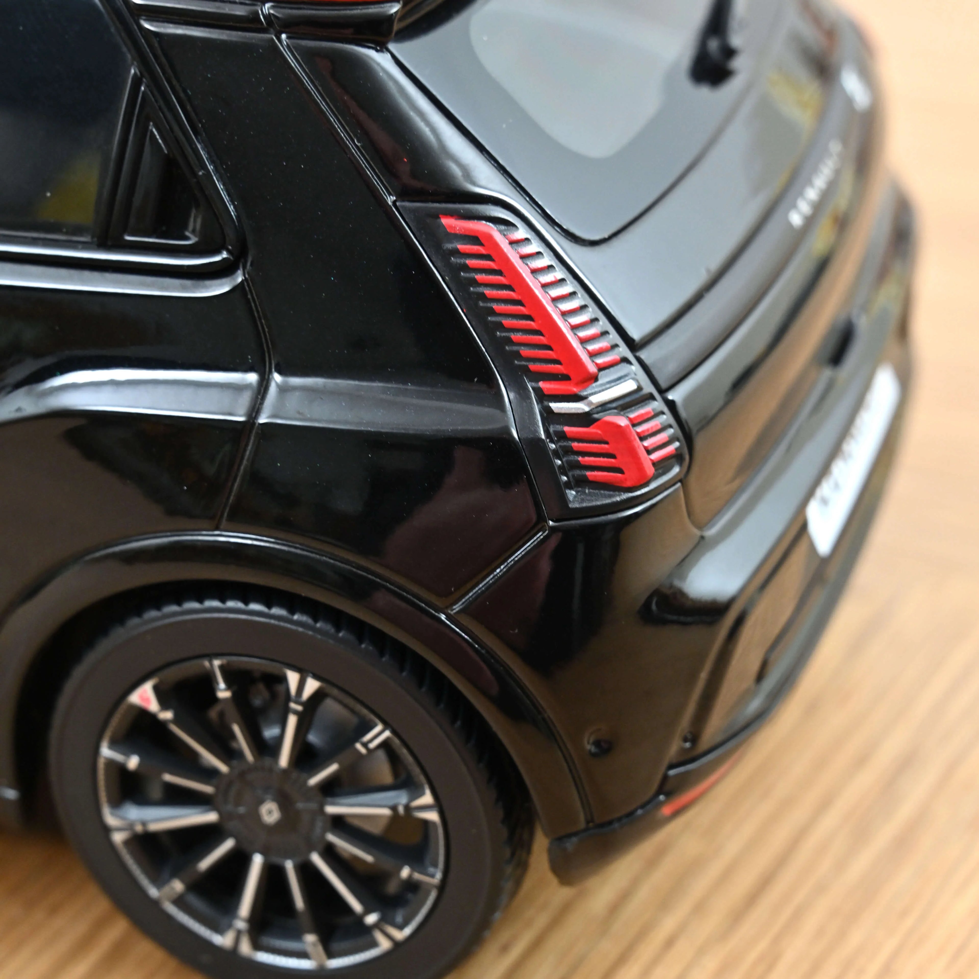 Renault 5 E-Tech Electric 2024 Diamond Black 1:18 - 300pcs