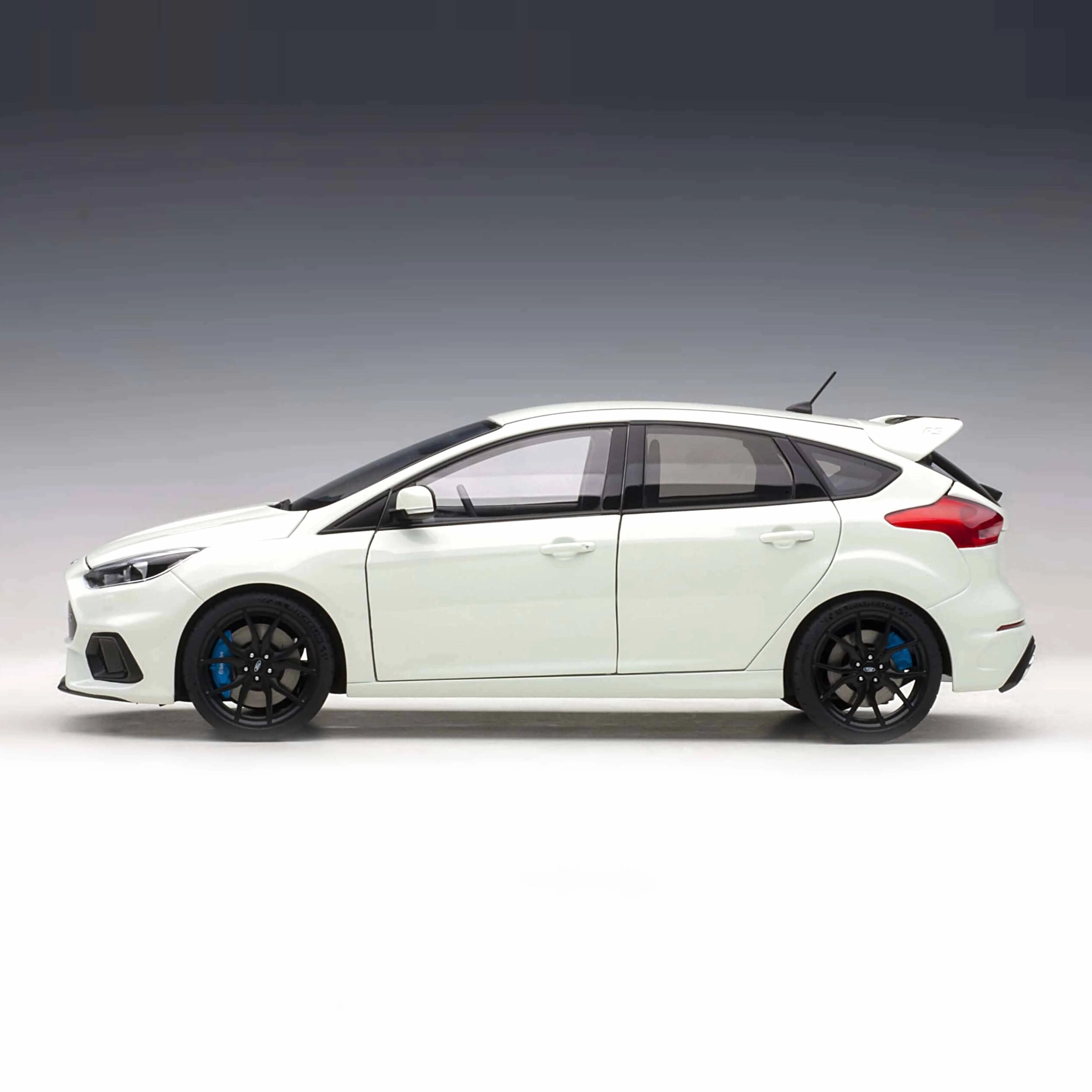Ford Focus RS 2016 Frozen White 1:18