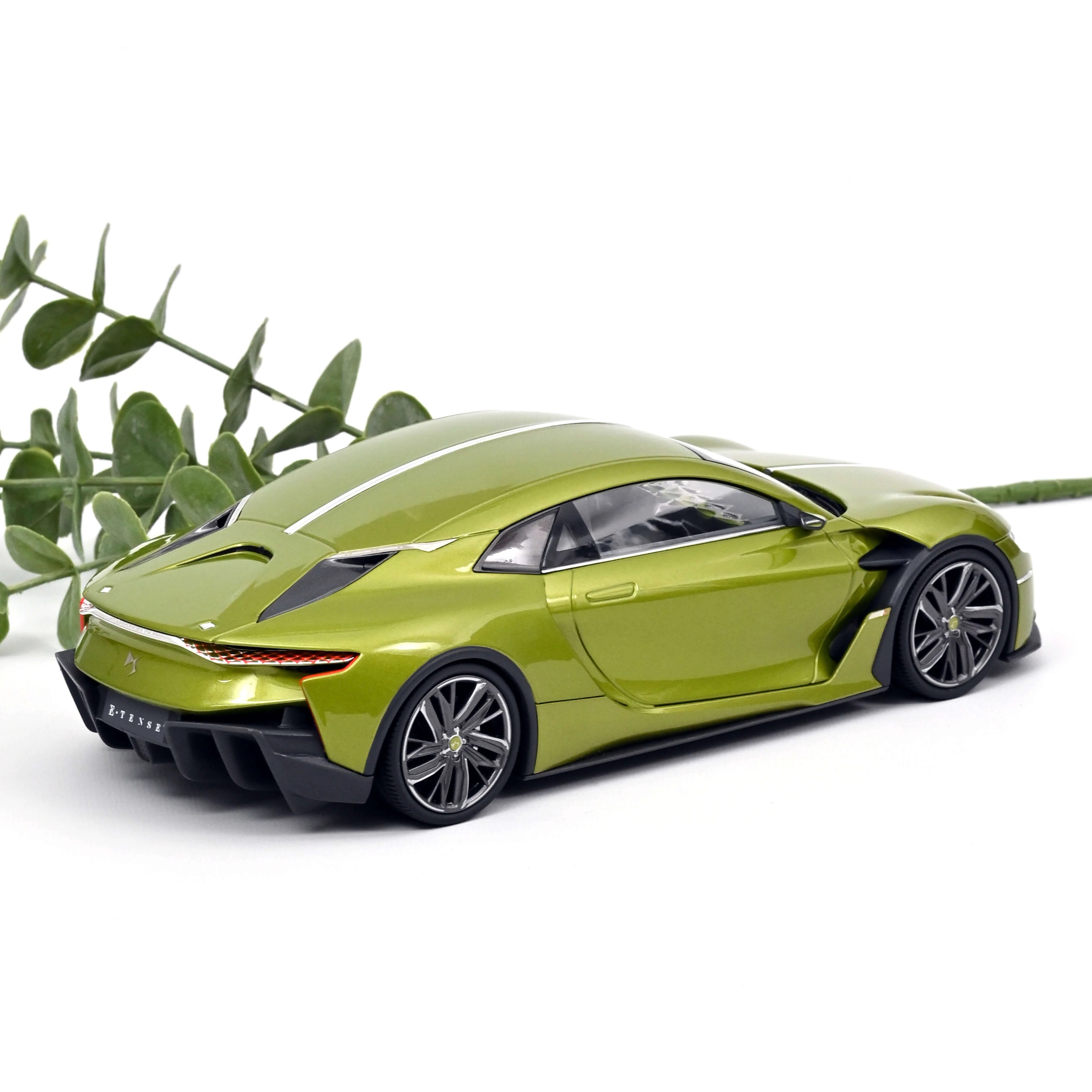 DS E-Tense 2016 Genfer Konzeptauto 1:18