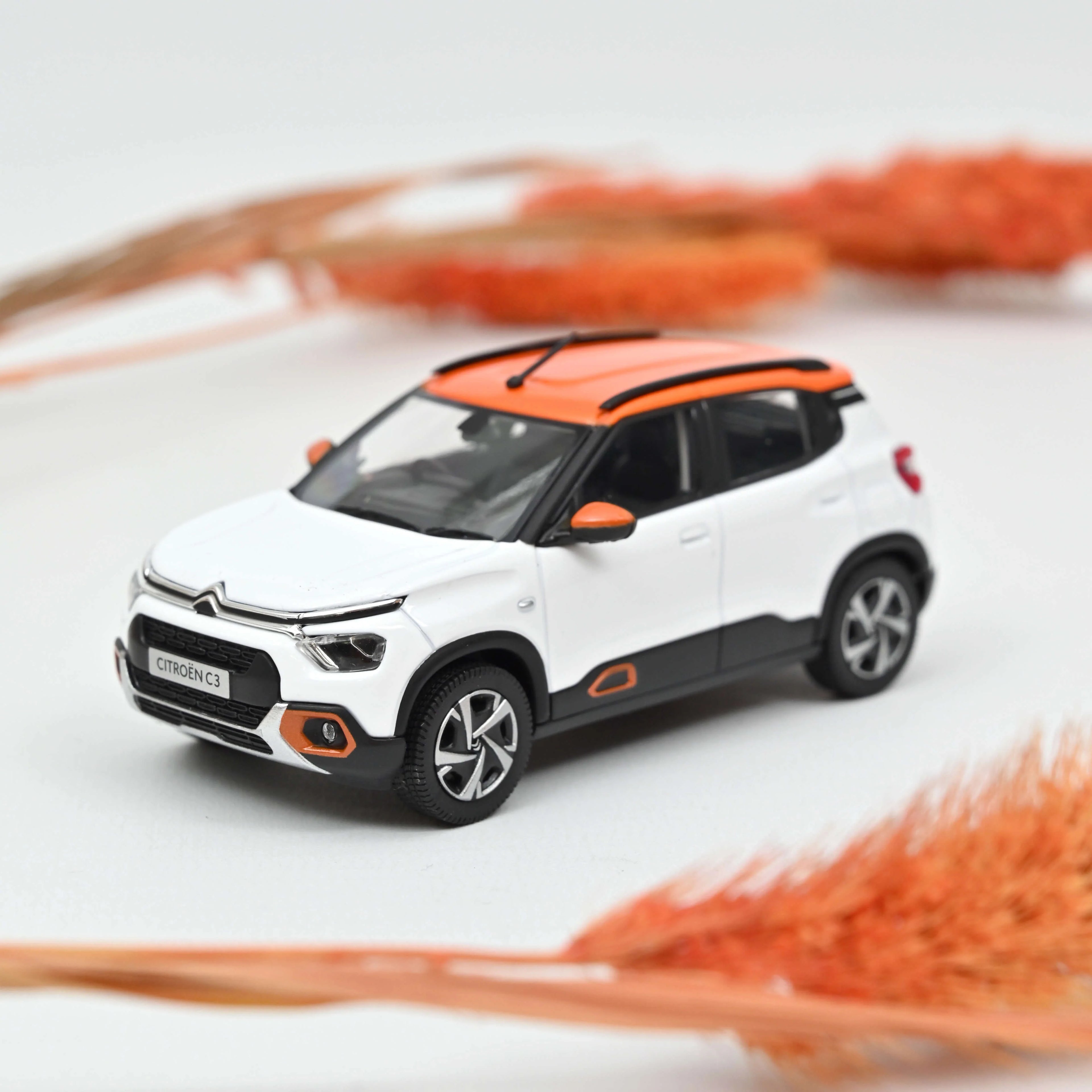 Citroën C3 (marché indien) 2021 Blanc et Orange 1:43