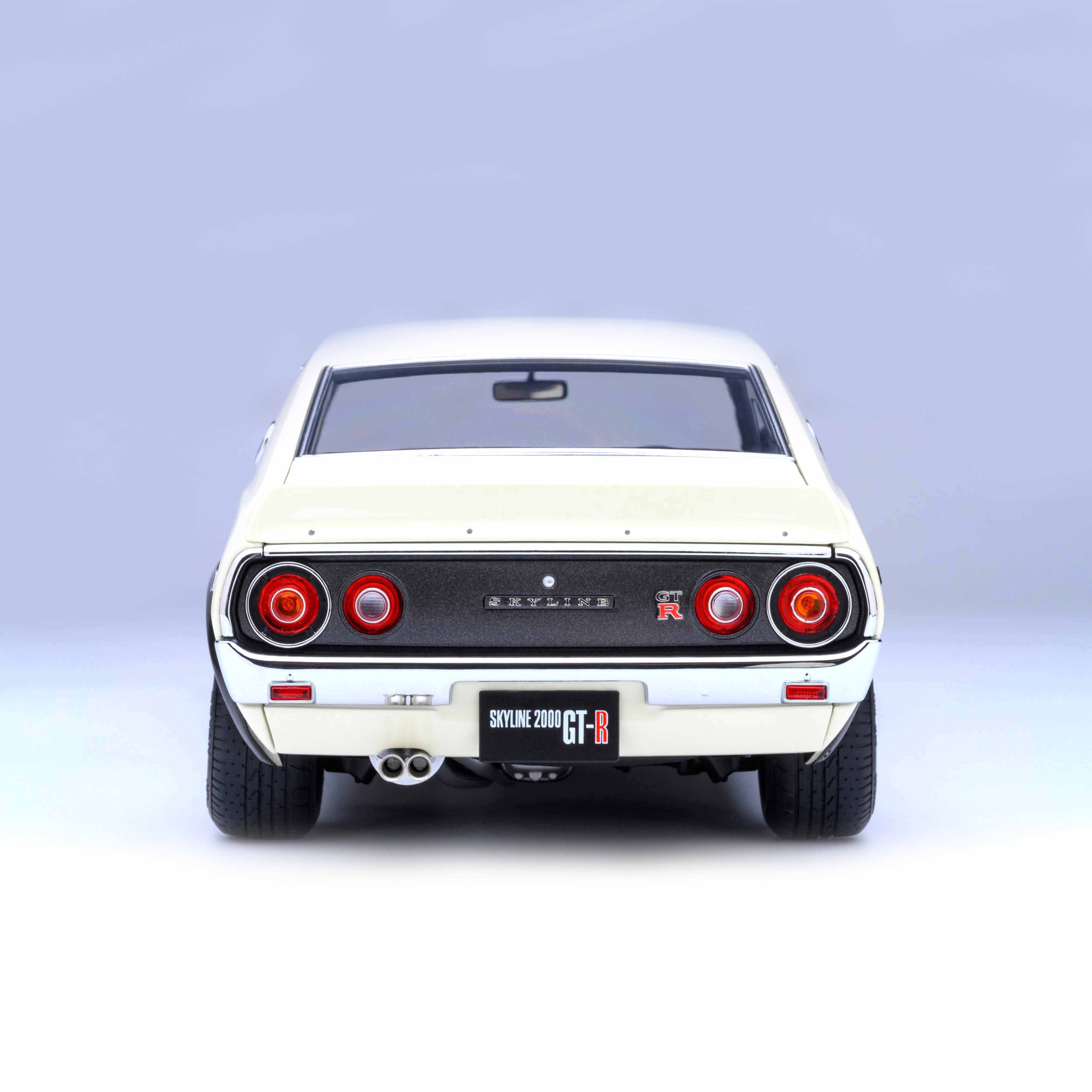 Nissan Skyline 2000 GT-R (KPGC110) Tuned White 1:18