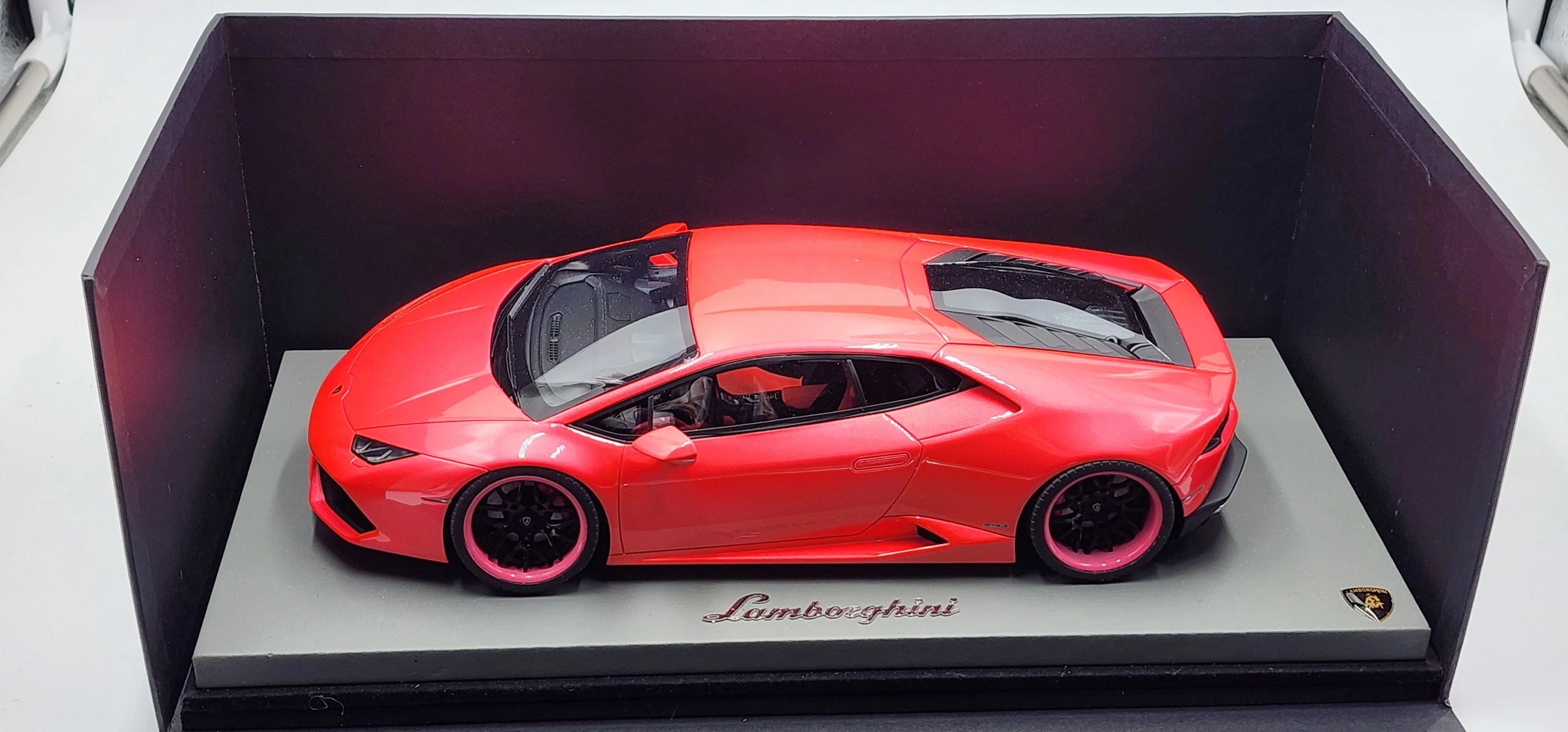 TCM Lamborghini Huracan Rose sur mesure - Édition limitée 50 pcs 1/18